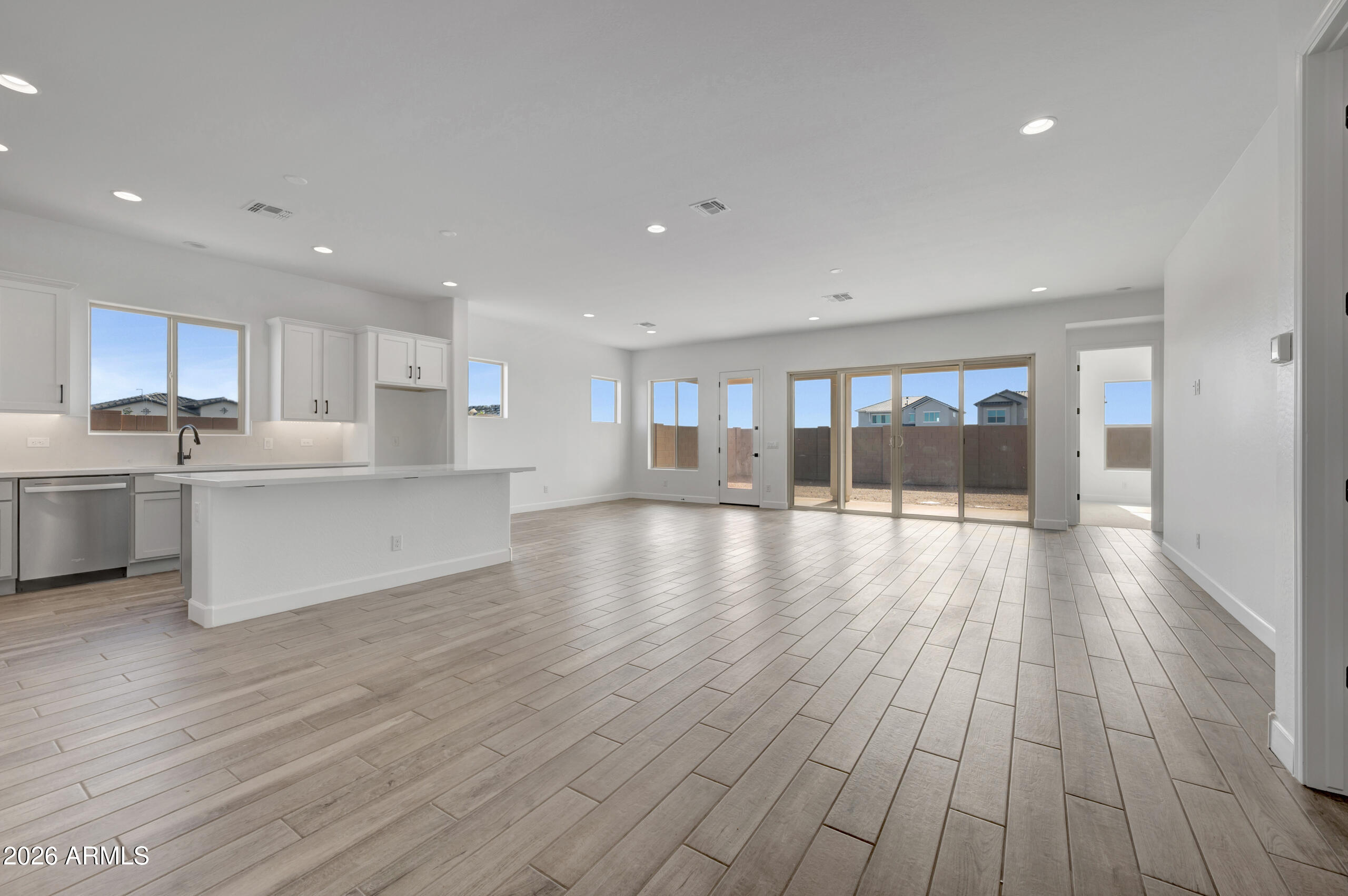 2409 E AMFISSA Drive