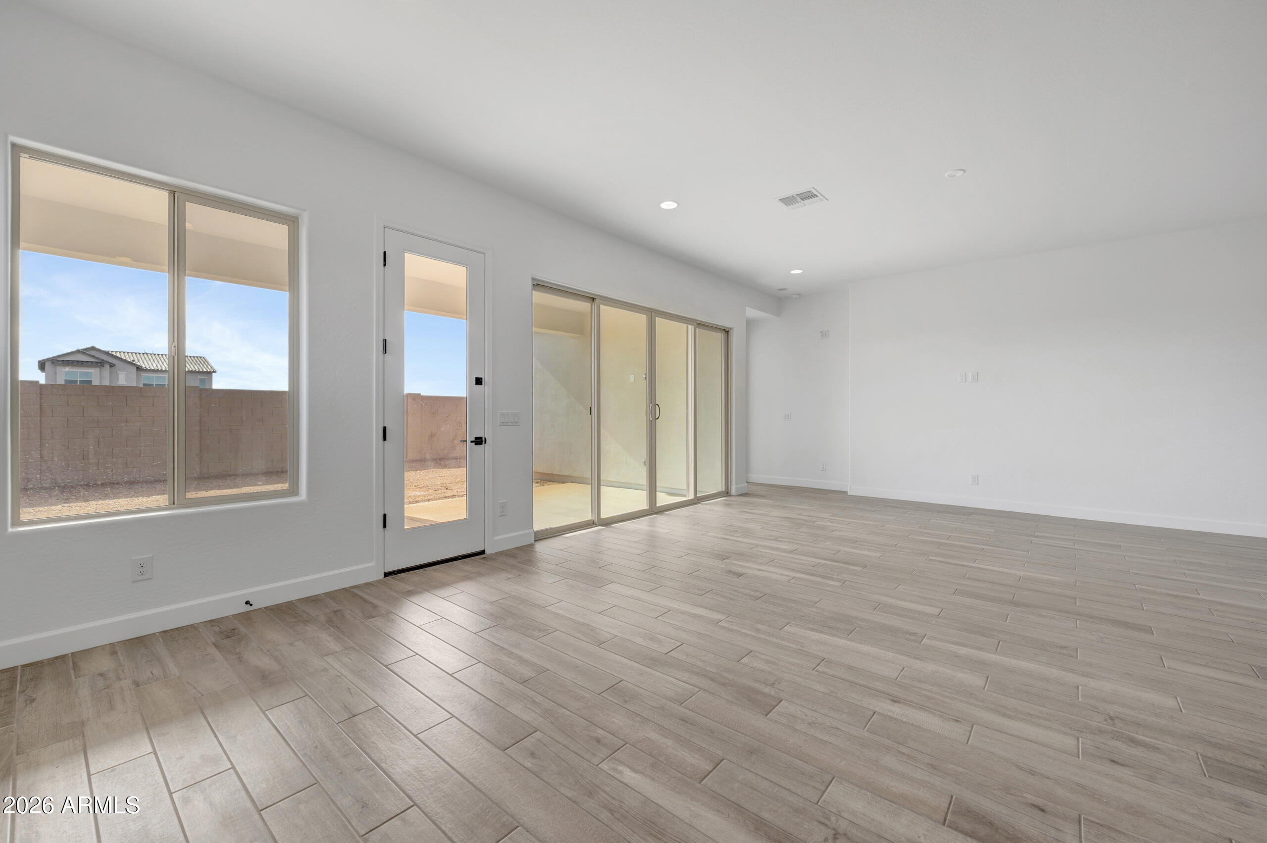 2409 E AMFISSA Drive