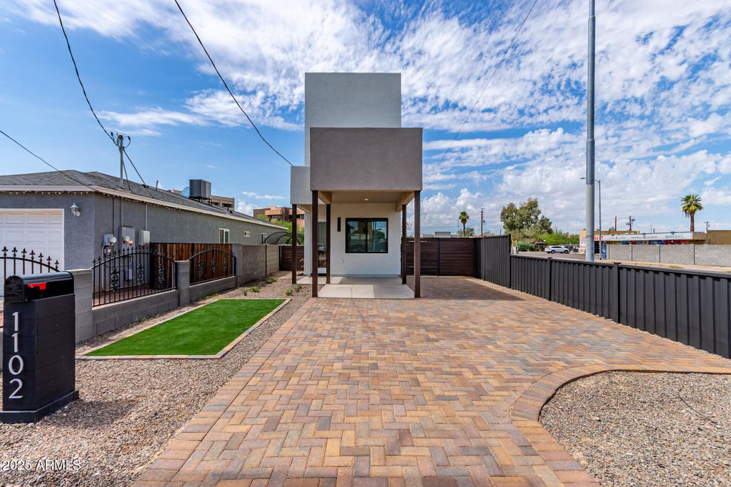 Photo of 1102 S 4th Avenue, Phoenix, AZ 85003 (MLS # 6920030)
