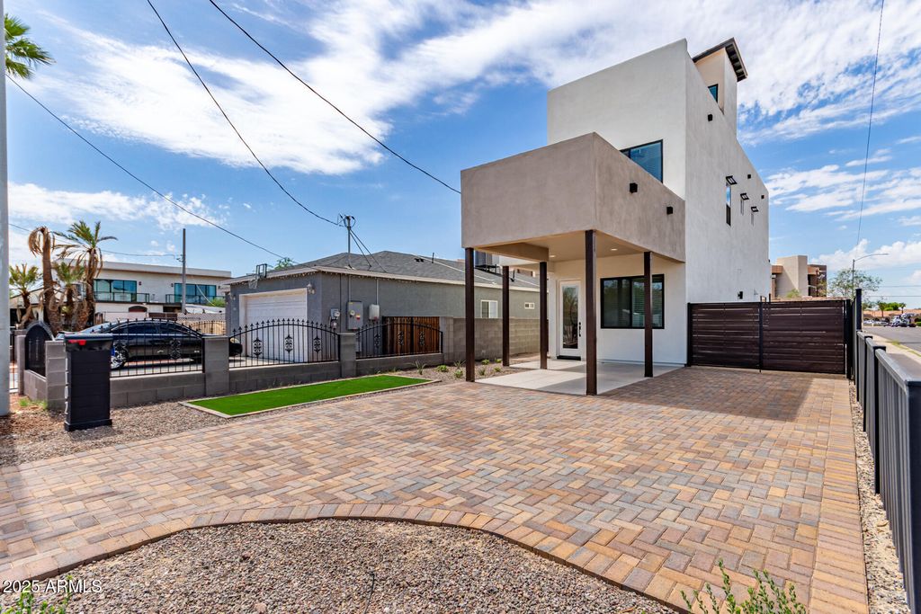 Photo of 1102 S 4th Avenue, Phoenix, AZ 85003 (MLS # 6920030)