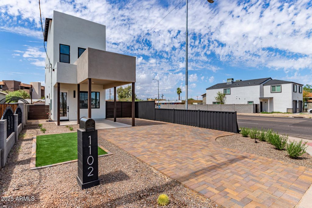 Photo of 1102 S 4th Avenue, Phoenix, AZ 85003 (MLS # 6920030)
