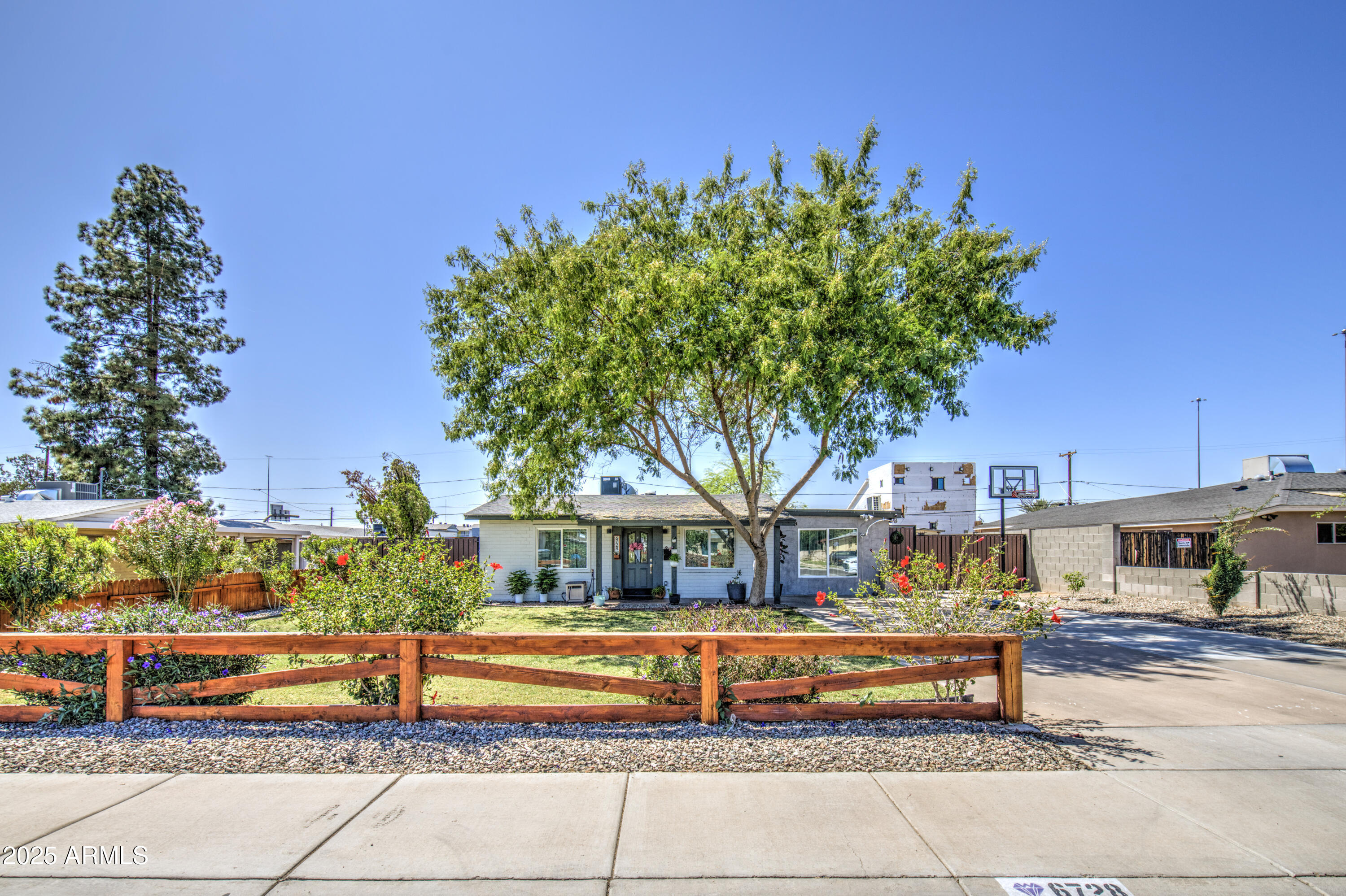6728 N 24TH Drive