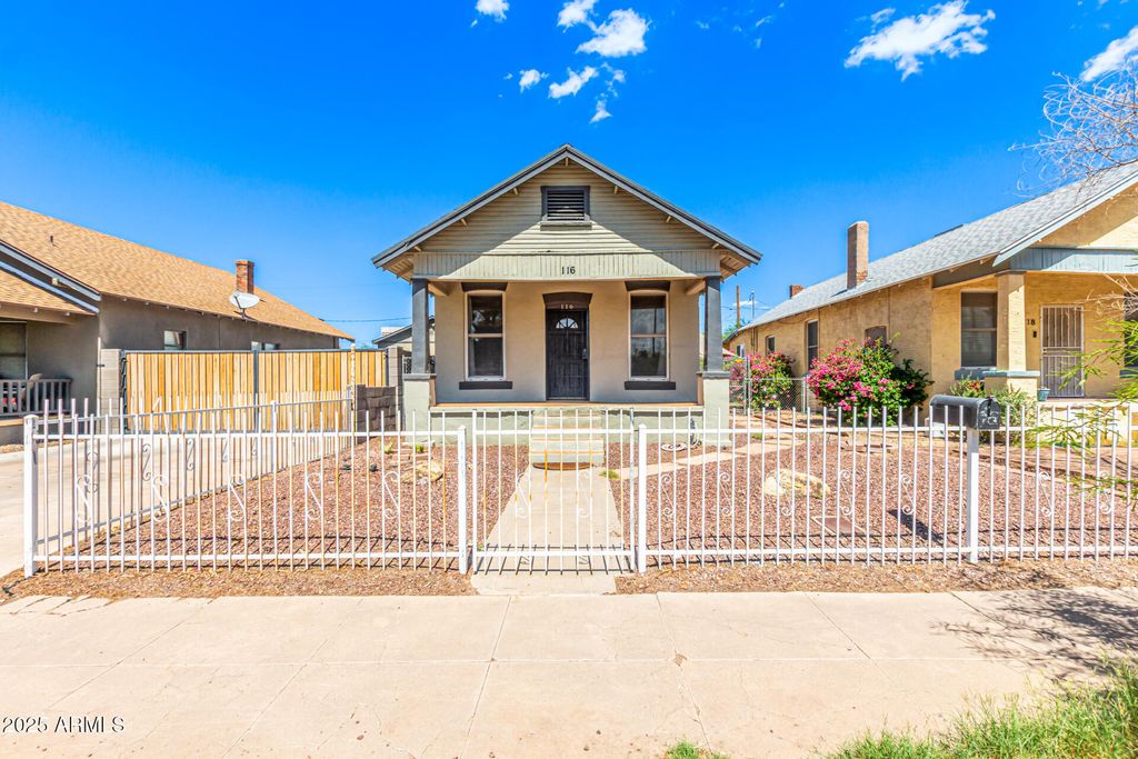 Photo of 116 E Hadley Street, Phoenix, AZ 85004 (MLS # 6919280)