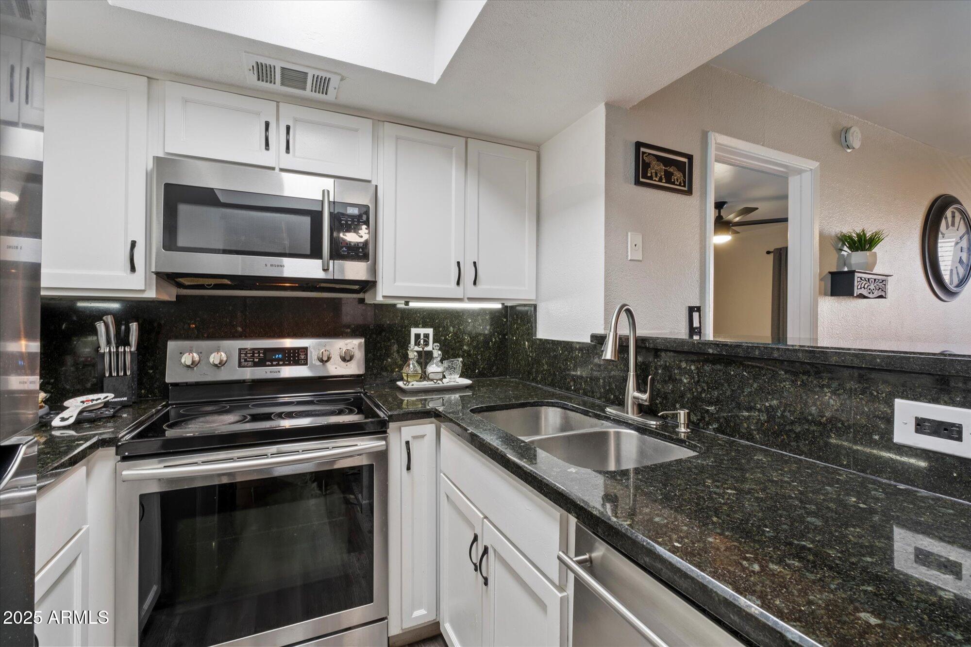 3535 W TIERRA BUENA Lane 256