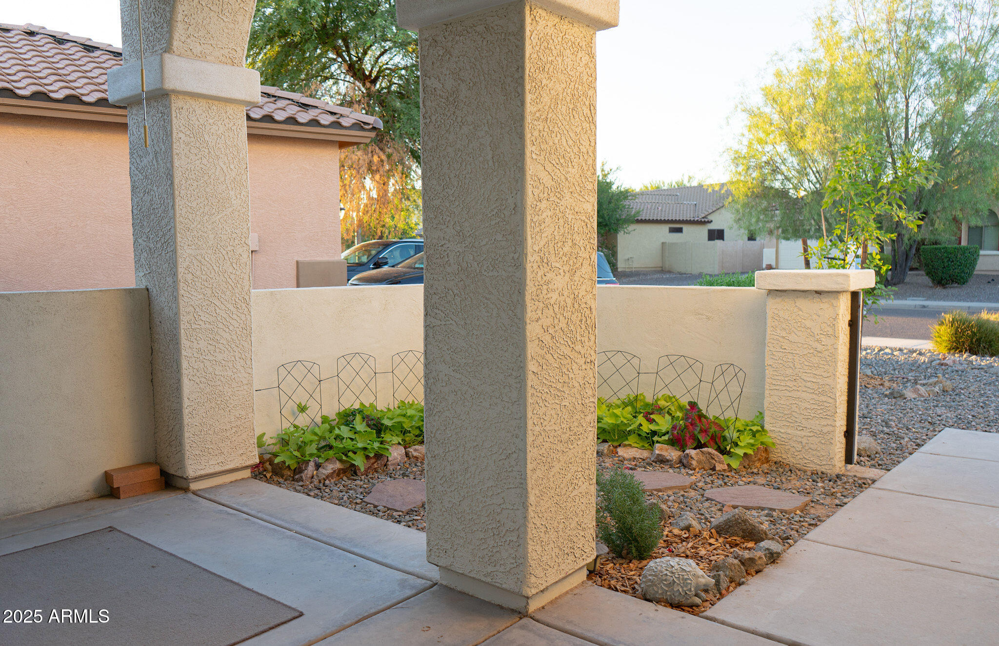 2489 E SEQUOIA Drive