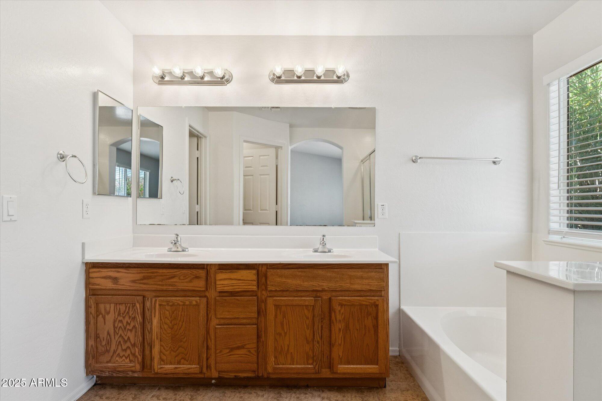 Goodyear, Arizona 85338, United States, 4 Bedrooms Bedrooms, ,2 BathroomsBathrooms,Residential,Active,185280