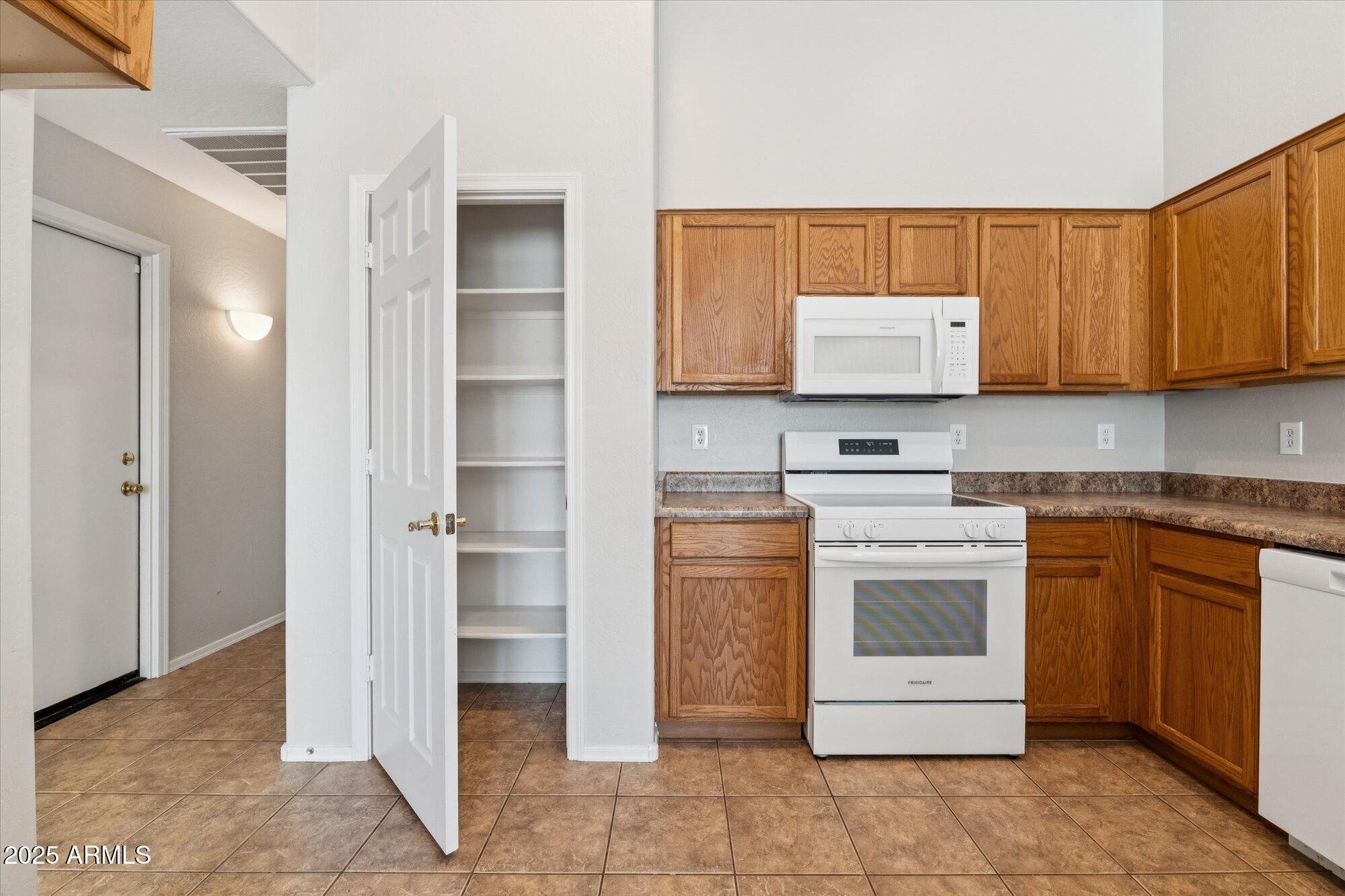 Goodyear, Arizona 85338, United States, 4 Bedrooms Bedrooms, ,2 BathroomsBathrooms,Residential,Active,185280