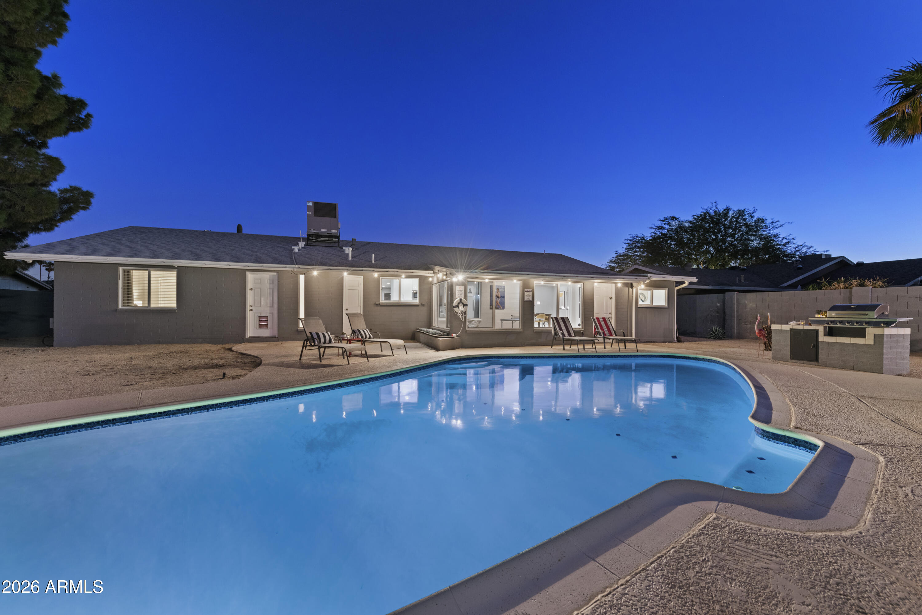 3122 E SIERRA Street