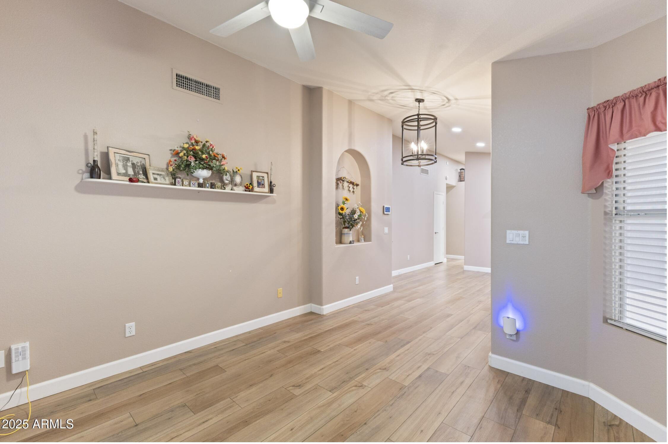 1142 W SPARROW Drive