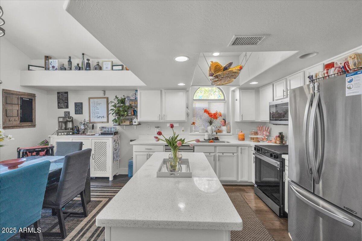 7760 W MARLETTE Avenue