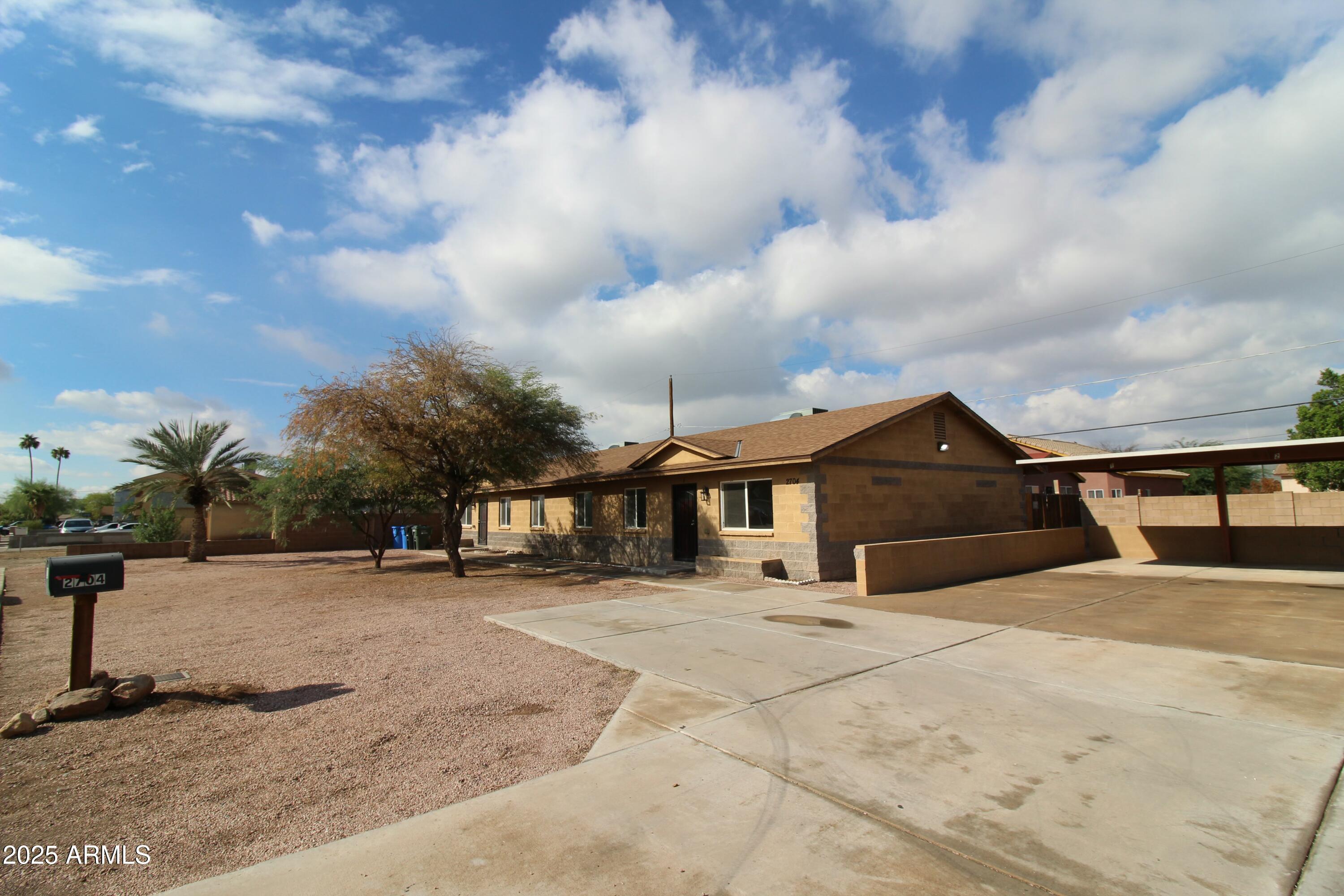 2704 E SOUTHGATE Avenue