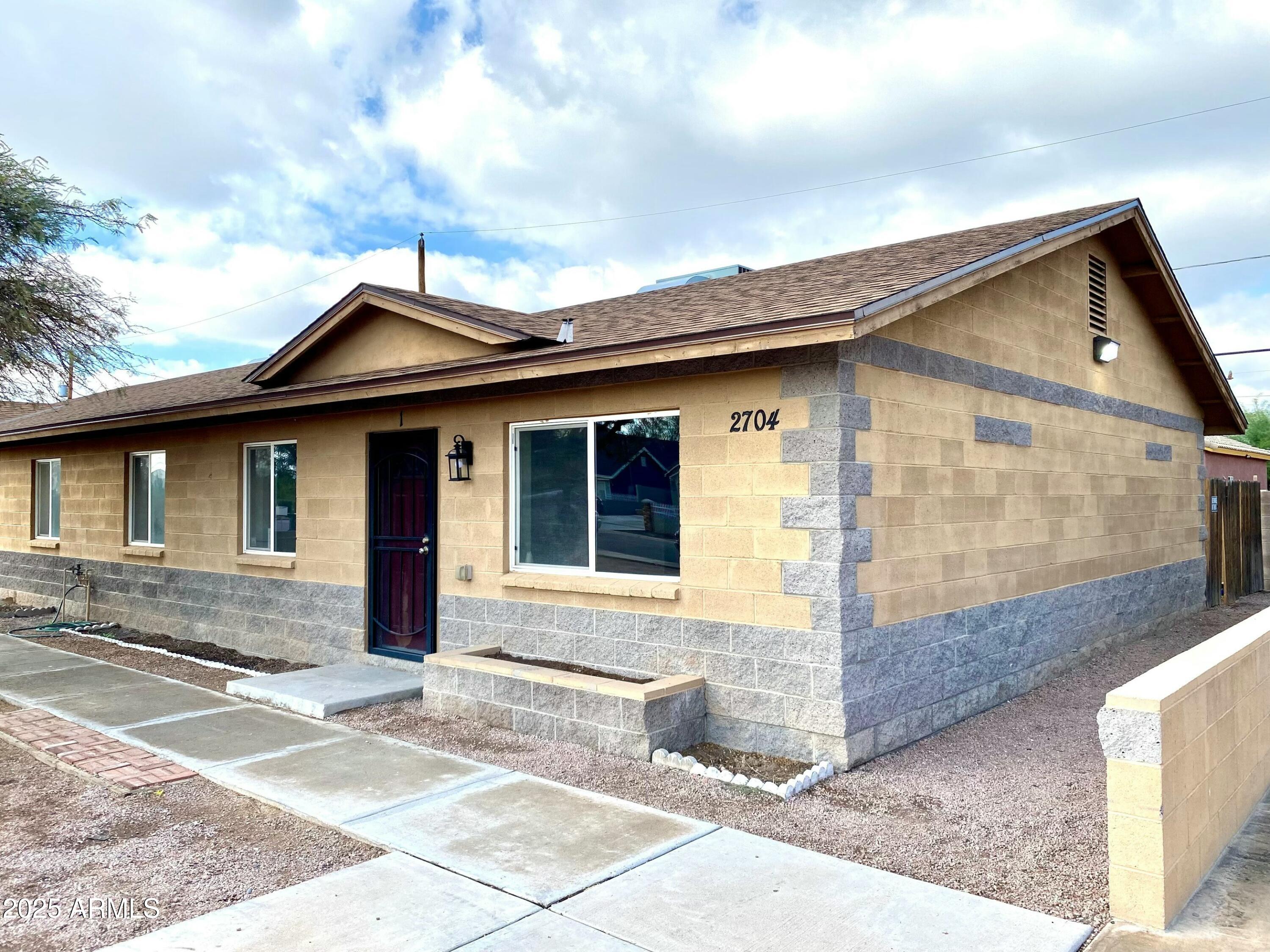 2704 E SOUTHGATE Avenue