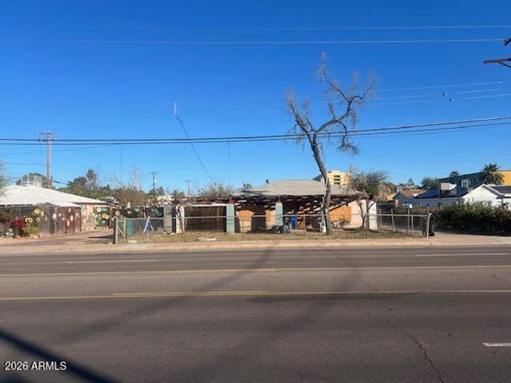 Photo of 554 W Rio Salado Parkway, Mesa, AZ 85201 (MLS # 6973576)