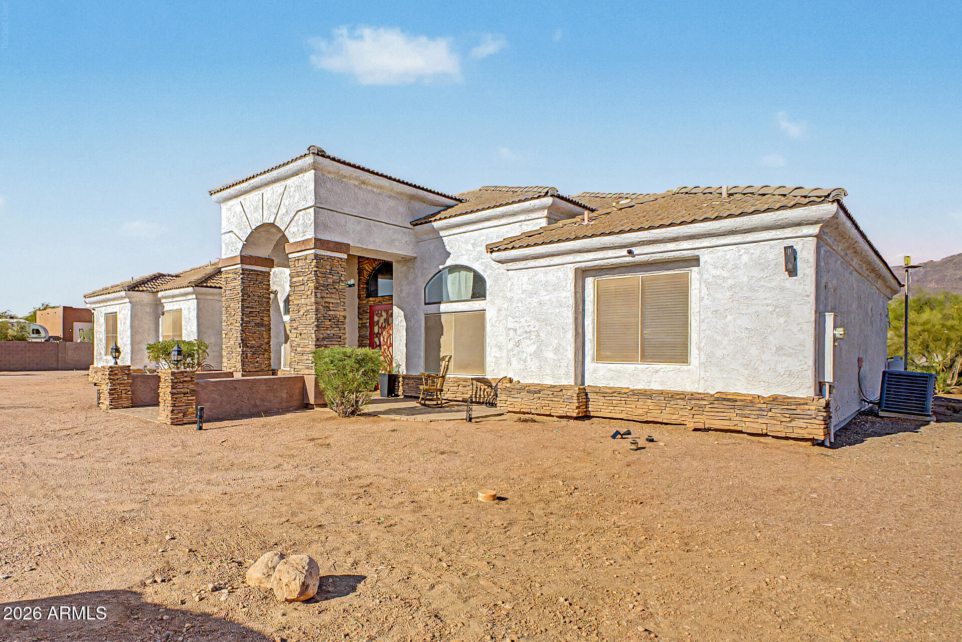 529 S VAL VISTA Road