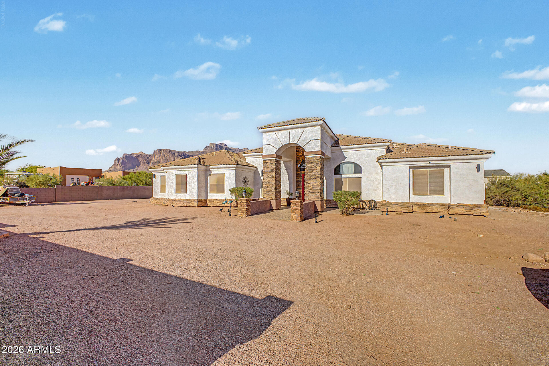 529 S VAL VISTA Road