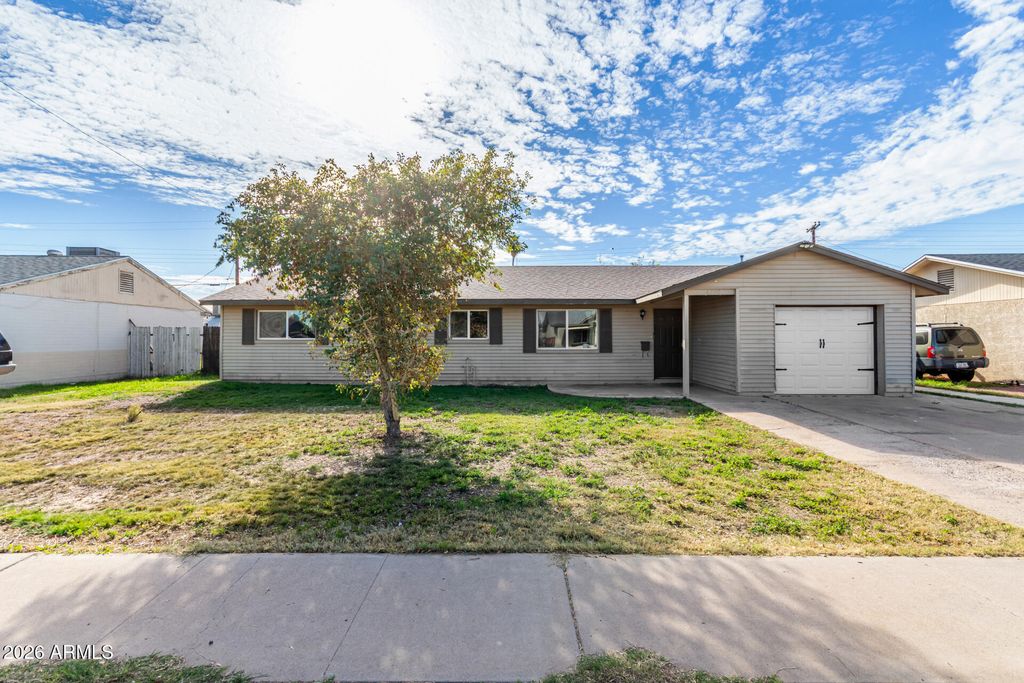 Photo of 6209 W Cheery Lynn Road, Phoenix, AZ 85033 (MLS # 6973400)