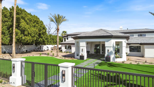 4425 N ARCADIA Lane