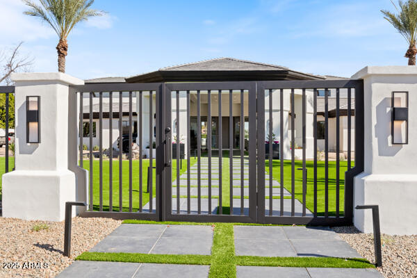 ARCADIA MANORS - Residential