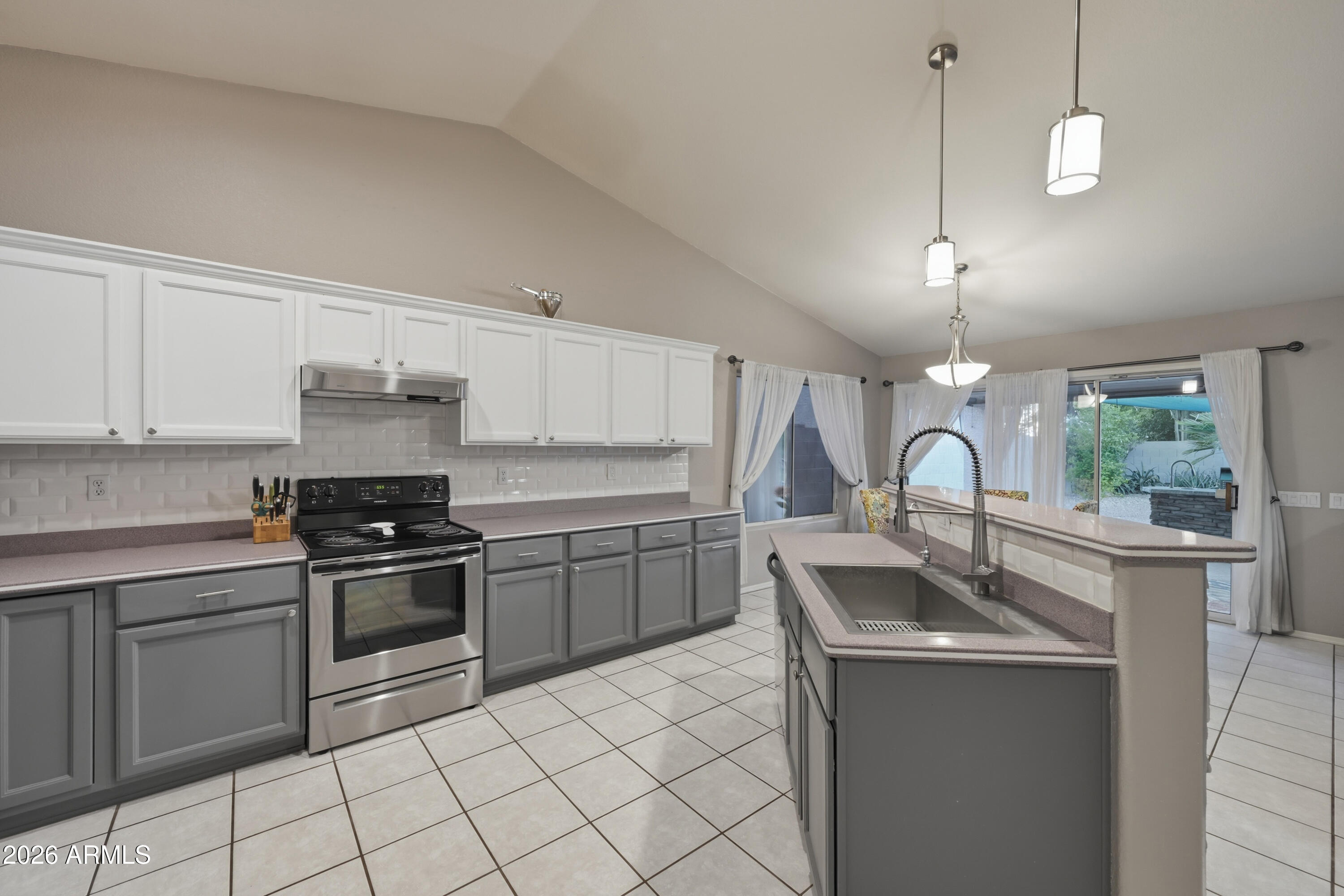 780 S PINEVIEW Drive