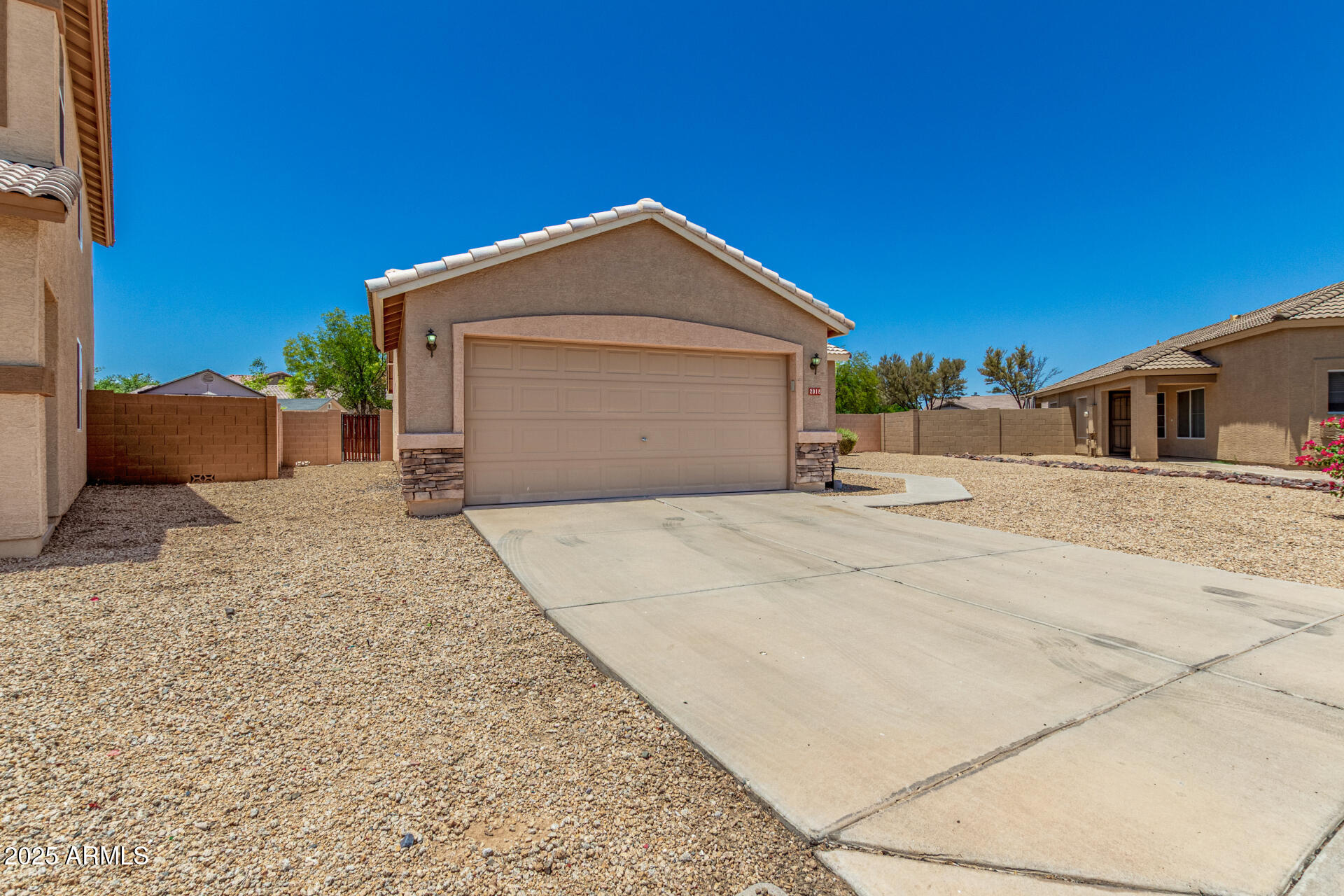 2018 N 104TH Drive