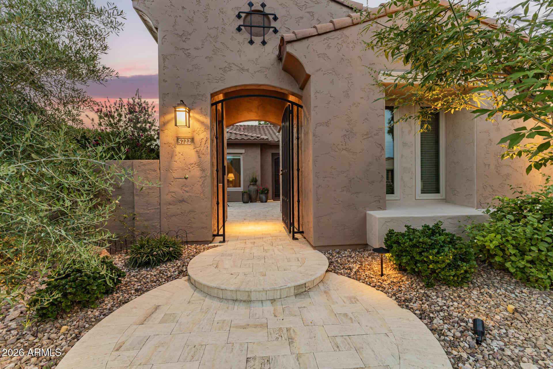 5722 S MESQUITE GROVE Way