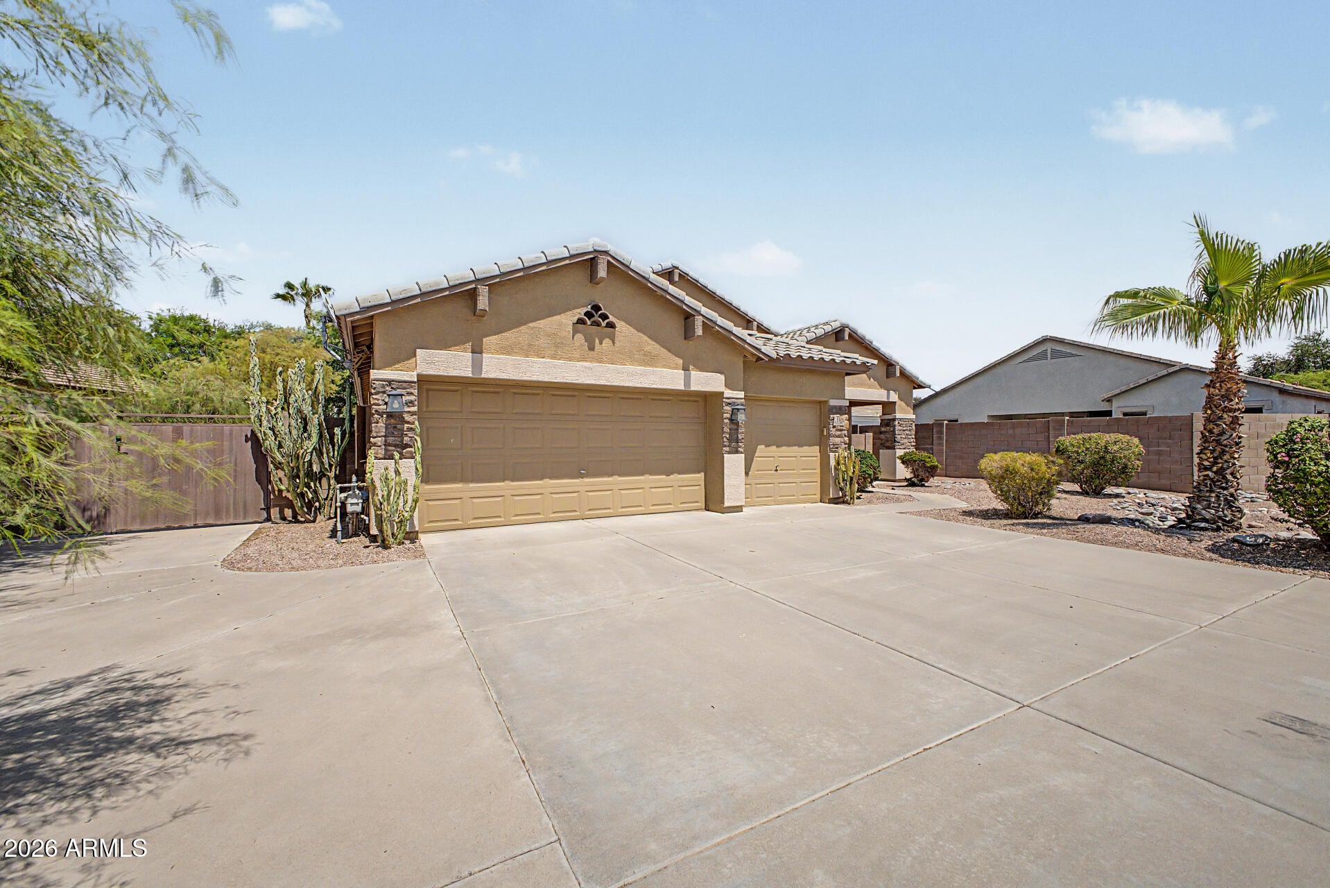 1900 E WOODSMAN Place