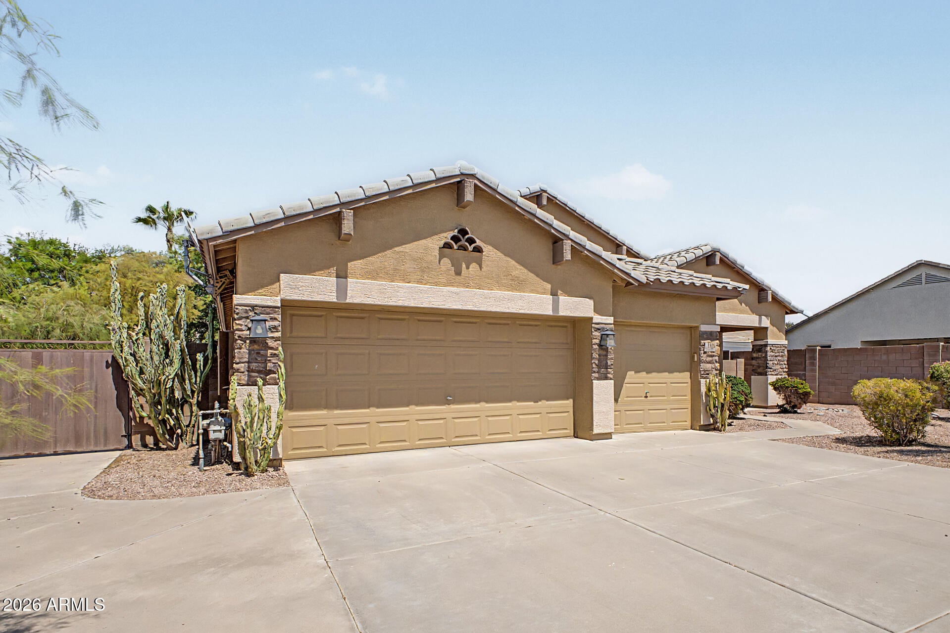 1900 E WOODSMAN Place