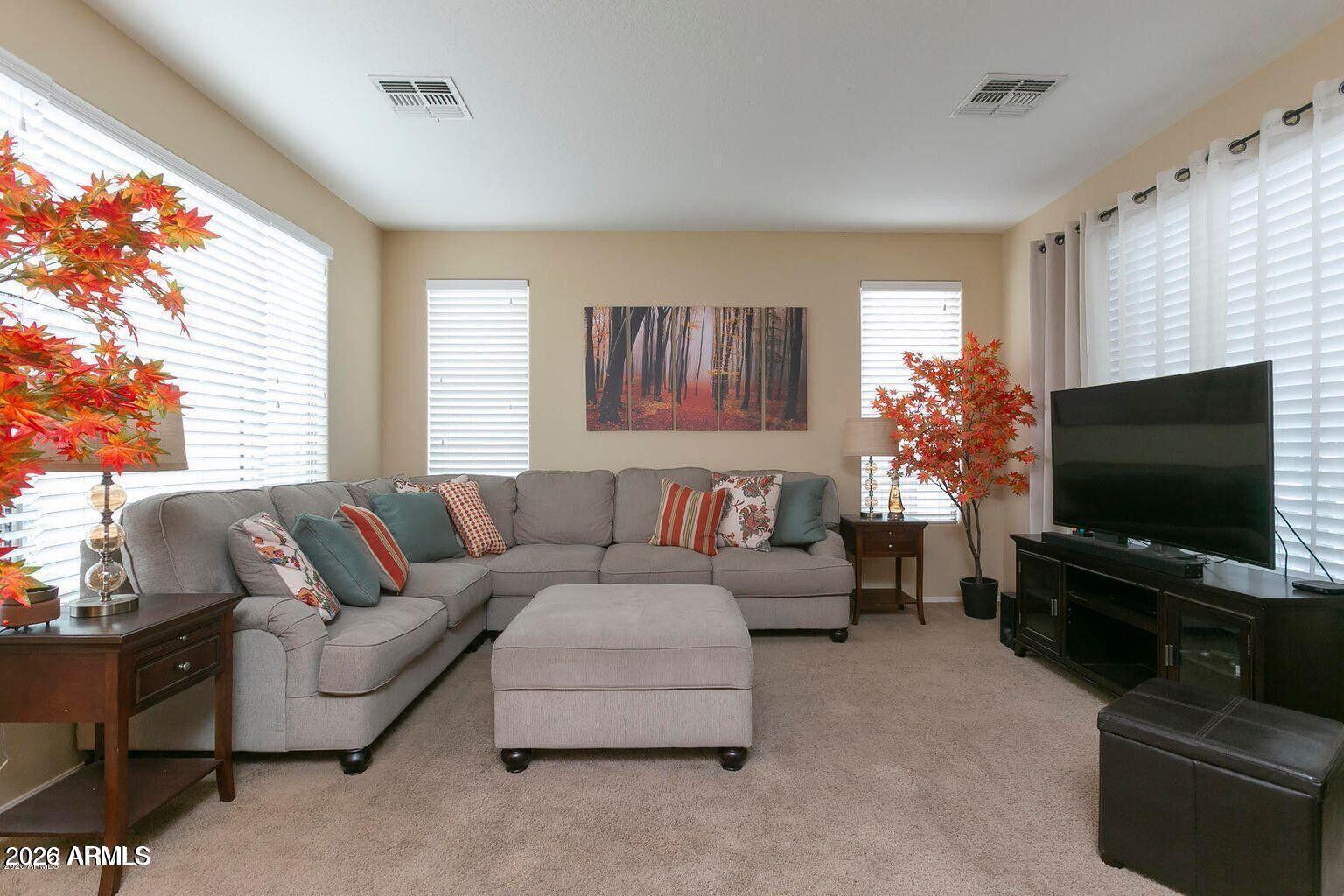 2023 W Shackleton Drive