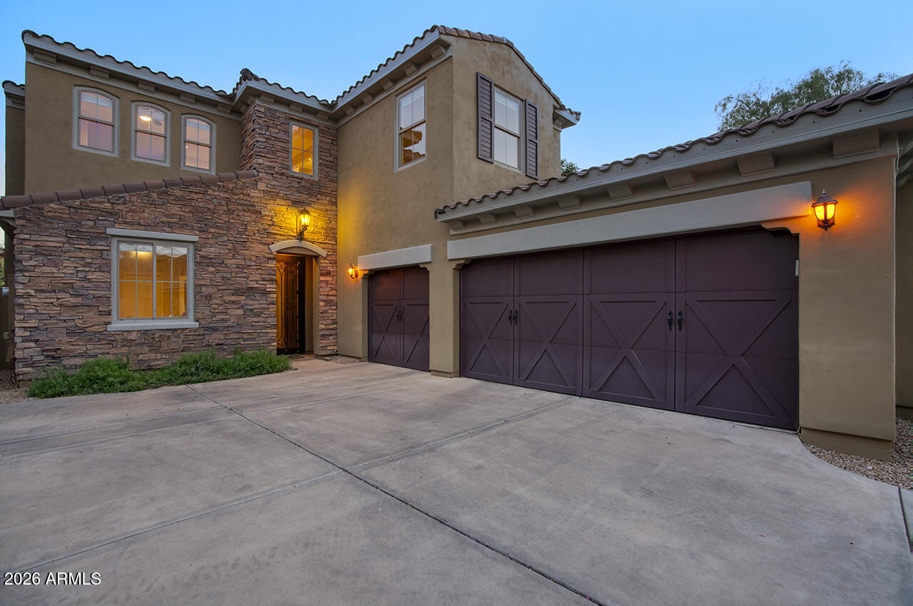 3985 E HUMMINGBIRD Lane