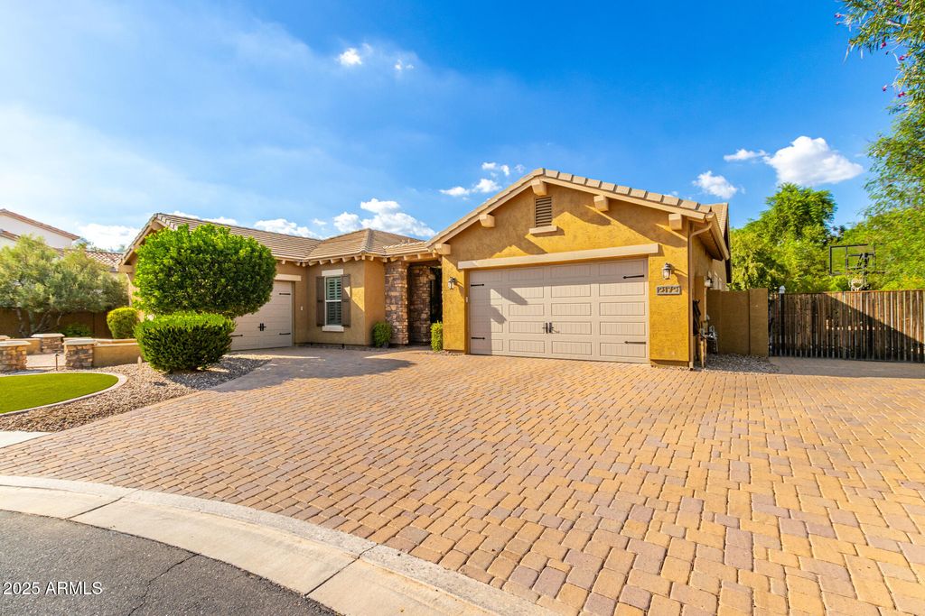 Photo of 2172 E Coconino Place, Chandler, AZ 85249 (MLS # 6915081)