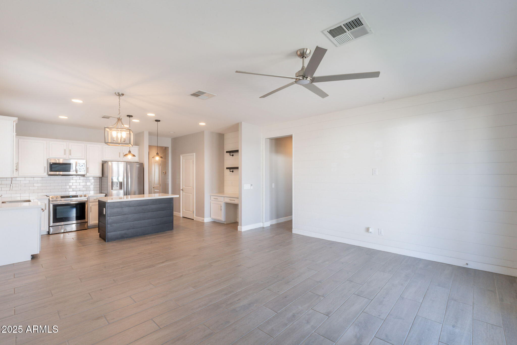 598 E HAZELNUT Lane