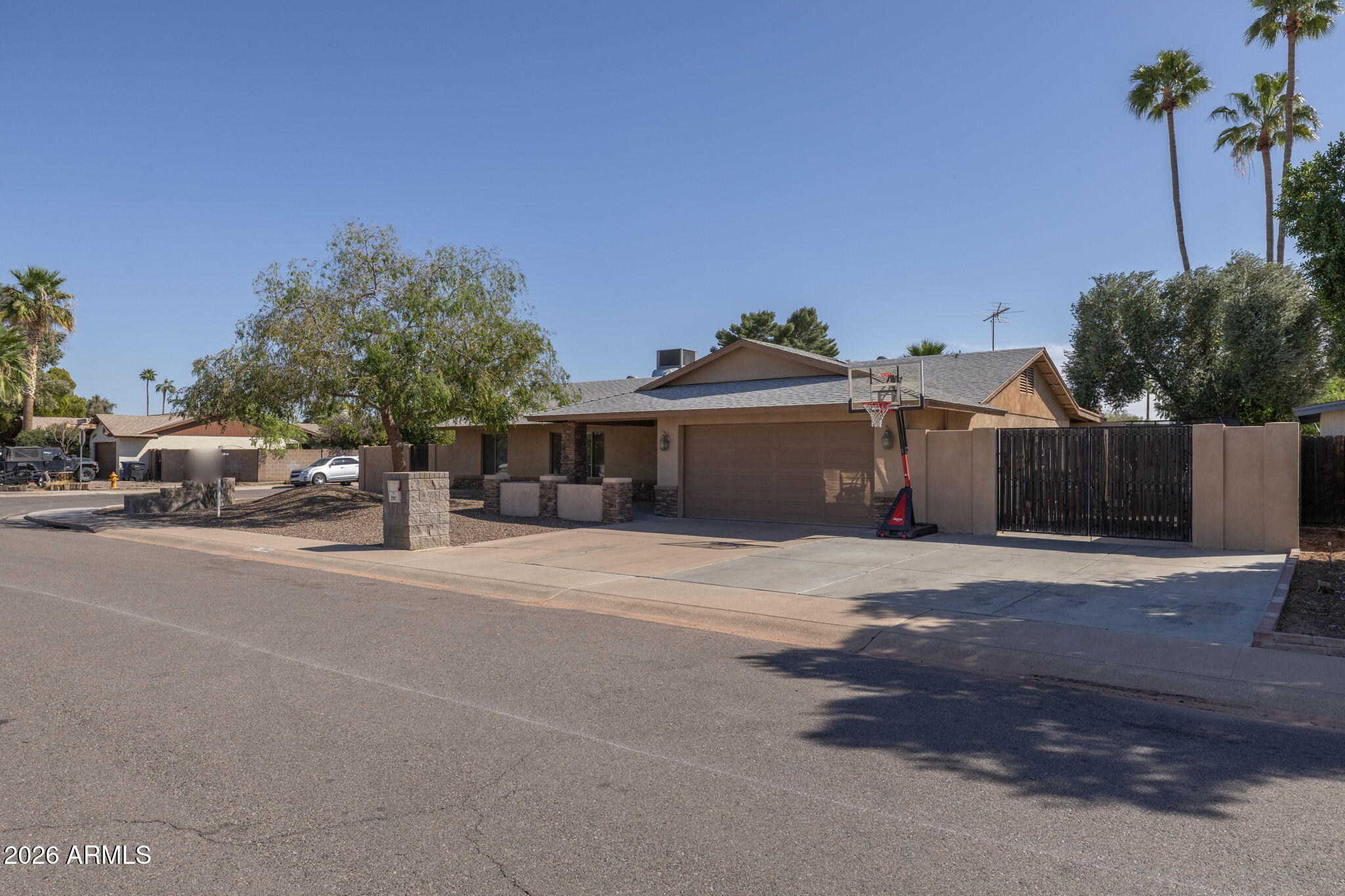 2901 W STRAFORD Drive