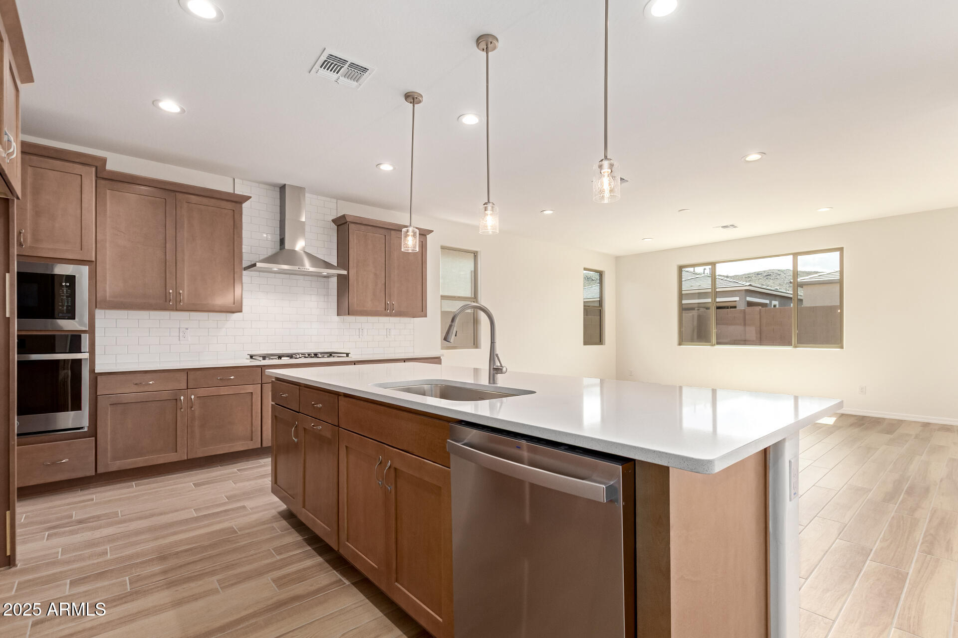 4823 W CAPISTRANO Avenue