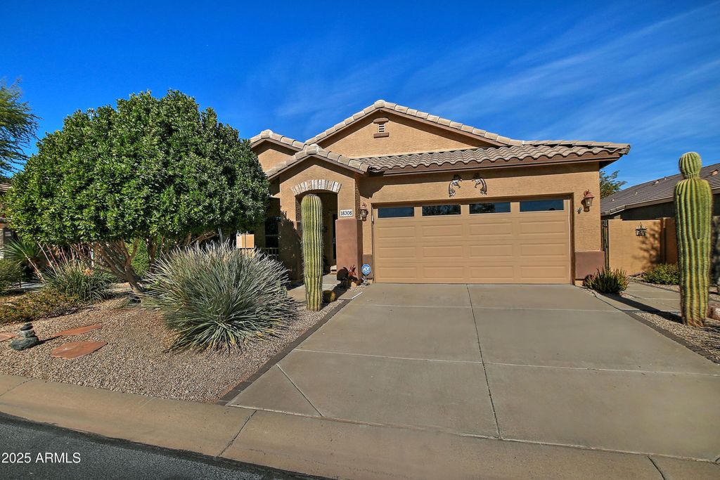 Photo of 18308 E El Amancer, Gold Canyon, AZ 85118 (MLS # 6960150)