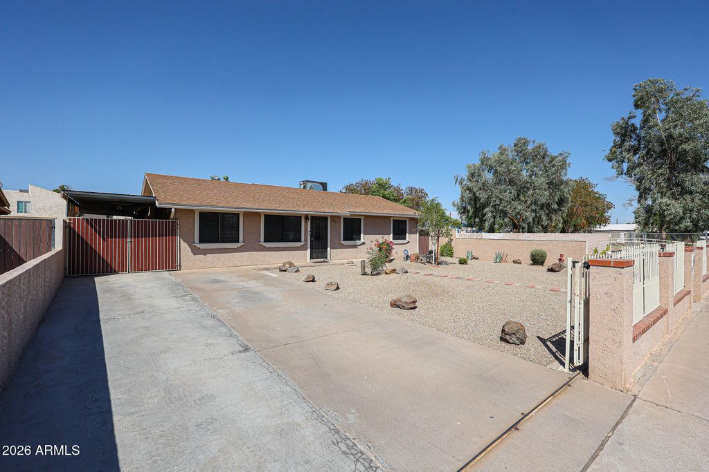 Photo of 4332 W Clarendon Avenue, Phoenix, AZ 85031 (MLS # 7052281)