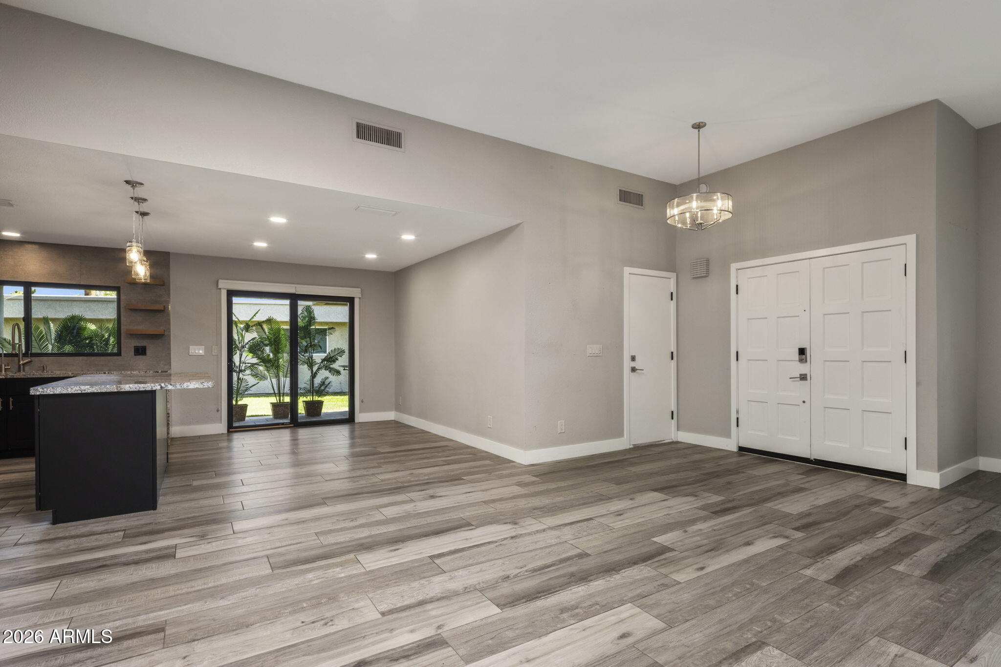 8037 N VIA PALMA --