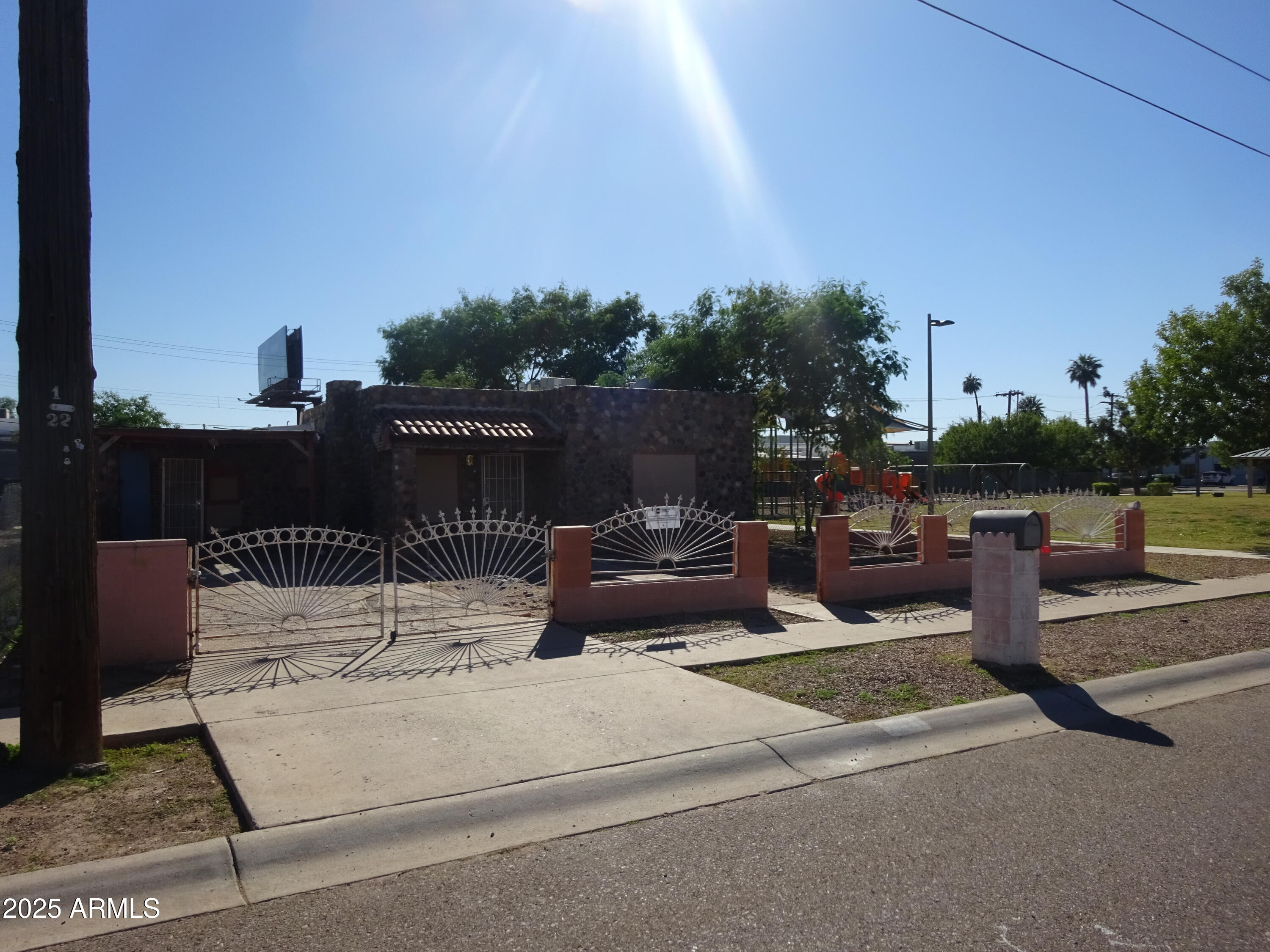 2821 E ADAMS Street