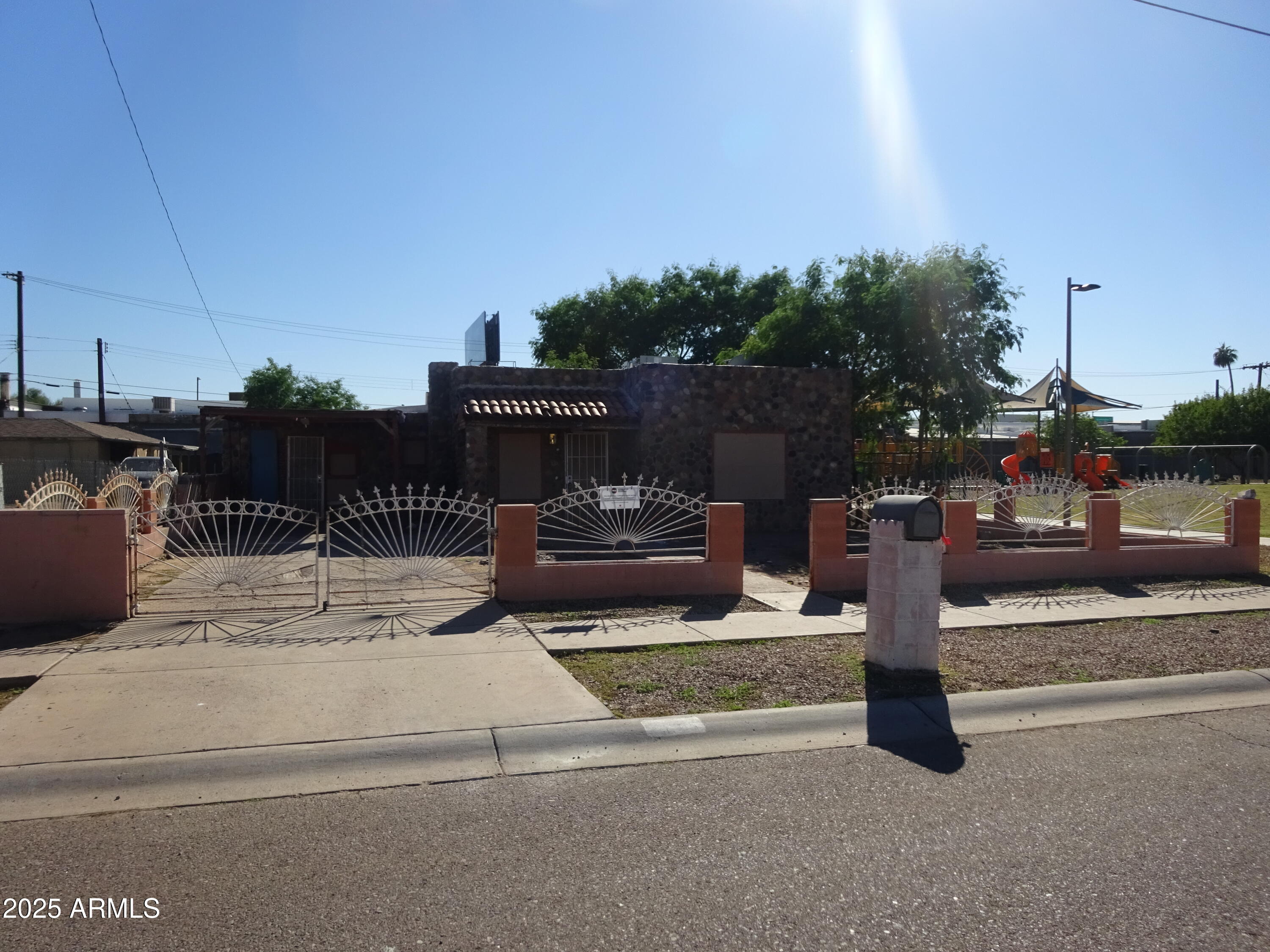 2821 E ADAMS Street