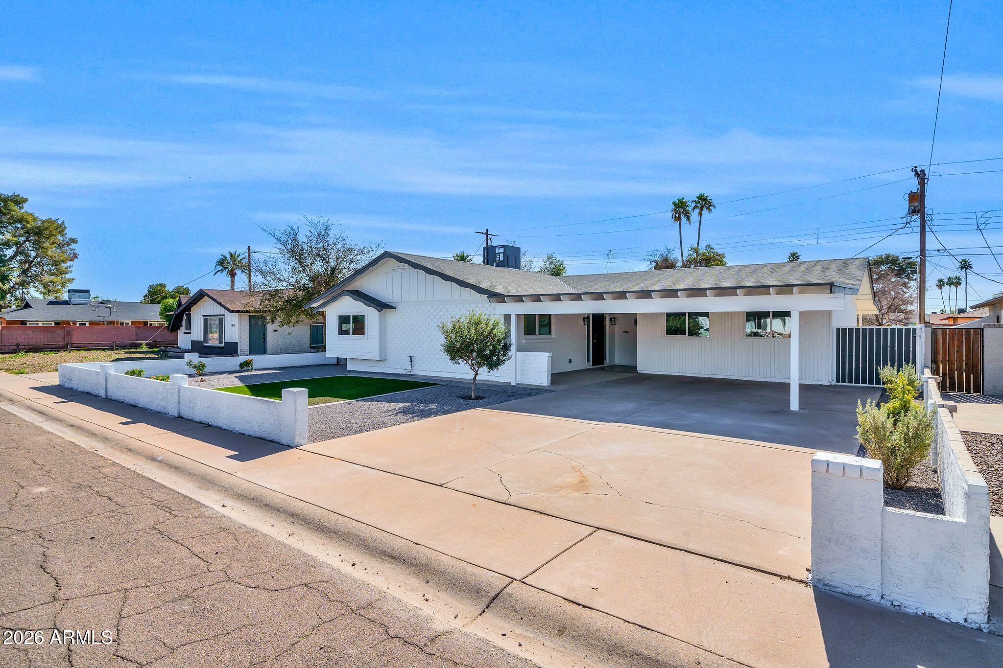 8219 E WHITTON Avenue