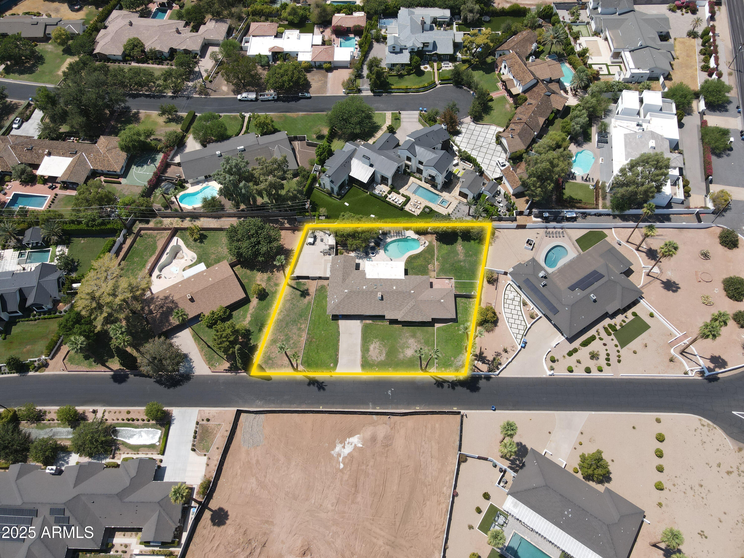 4616 N 49TH Place