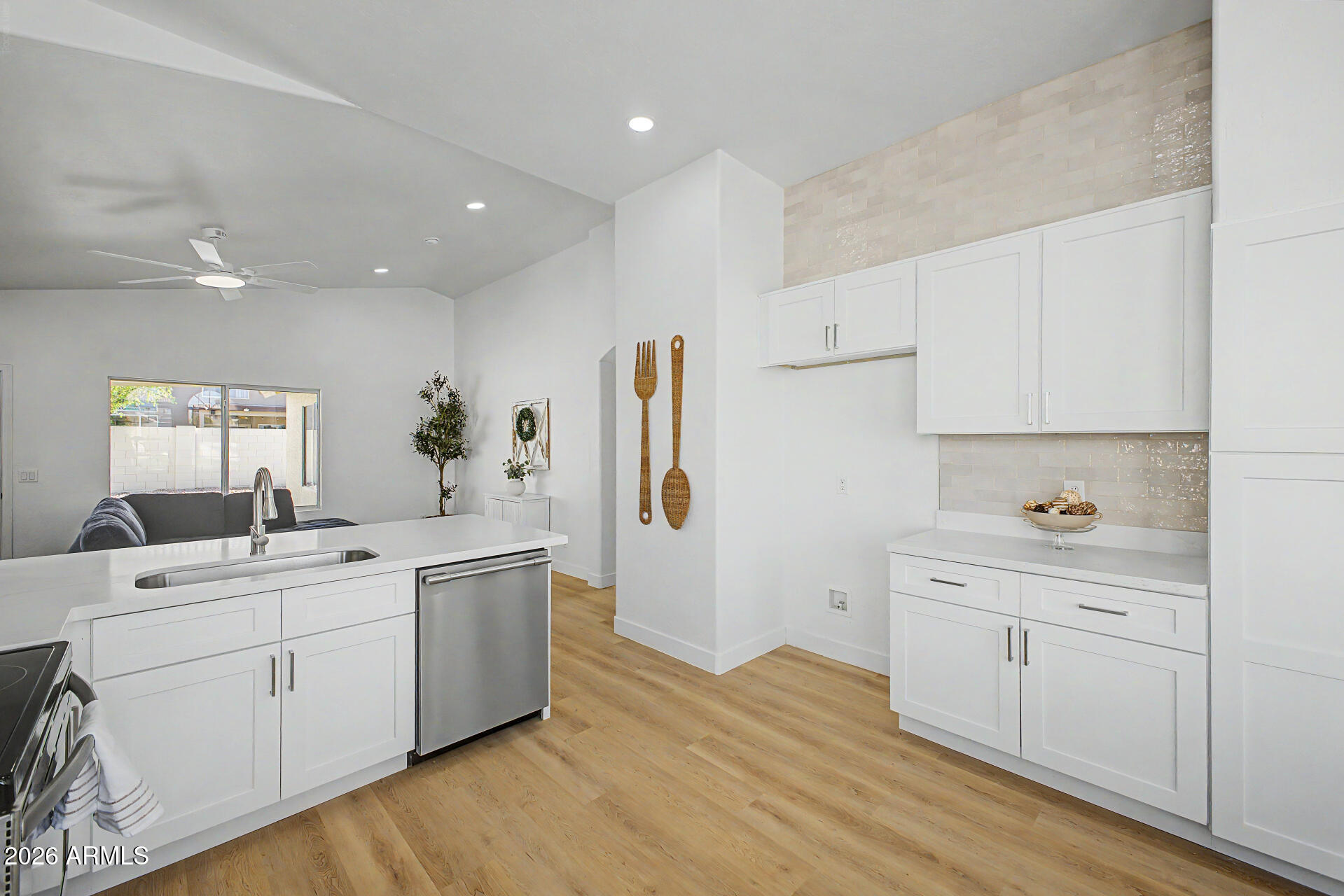 11021 W HAYWARD Avenue <WOW>