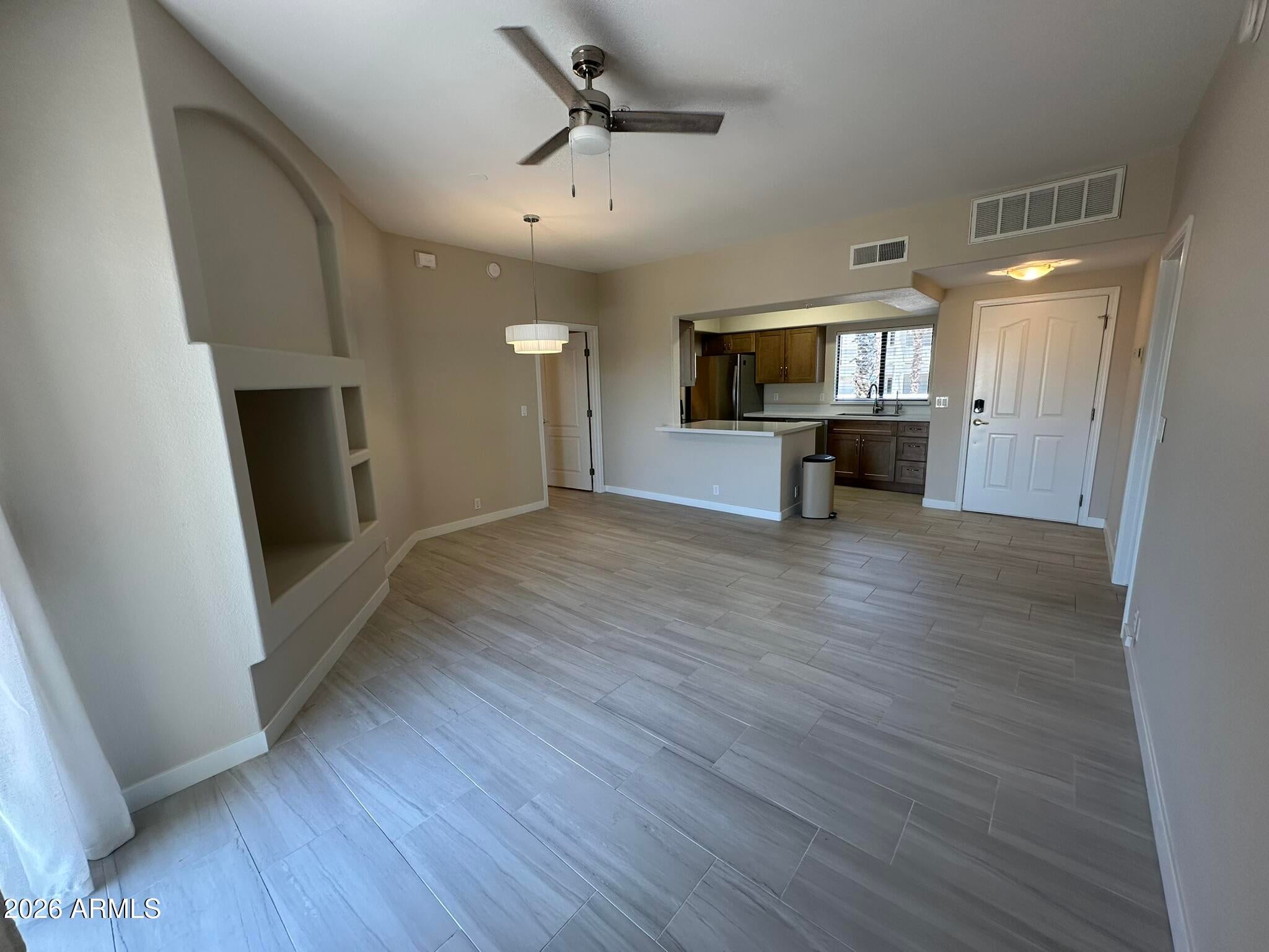 10401 N SAGUARO -- 220