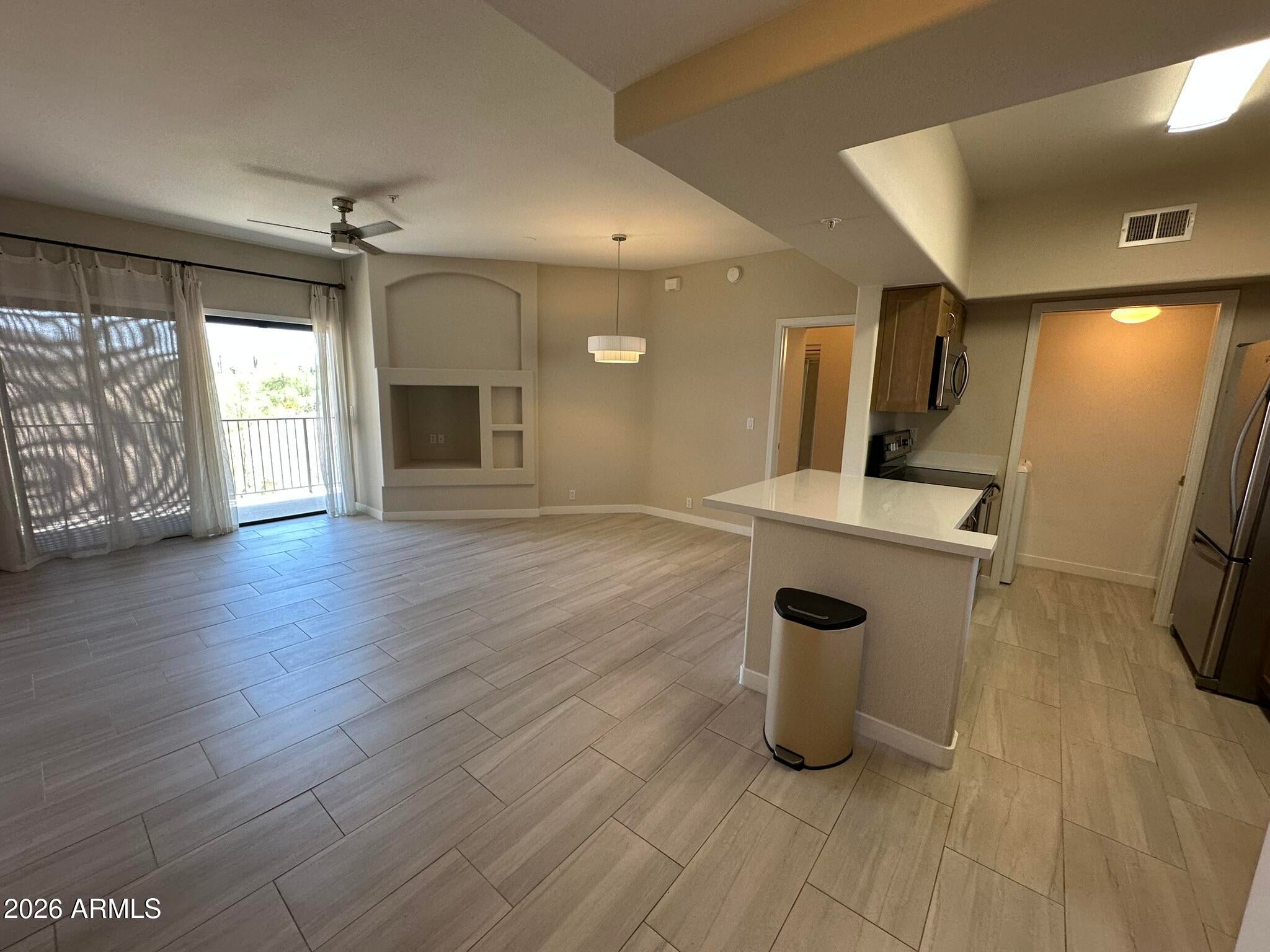 10401 N SAGUARO -- 220