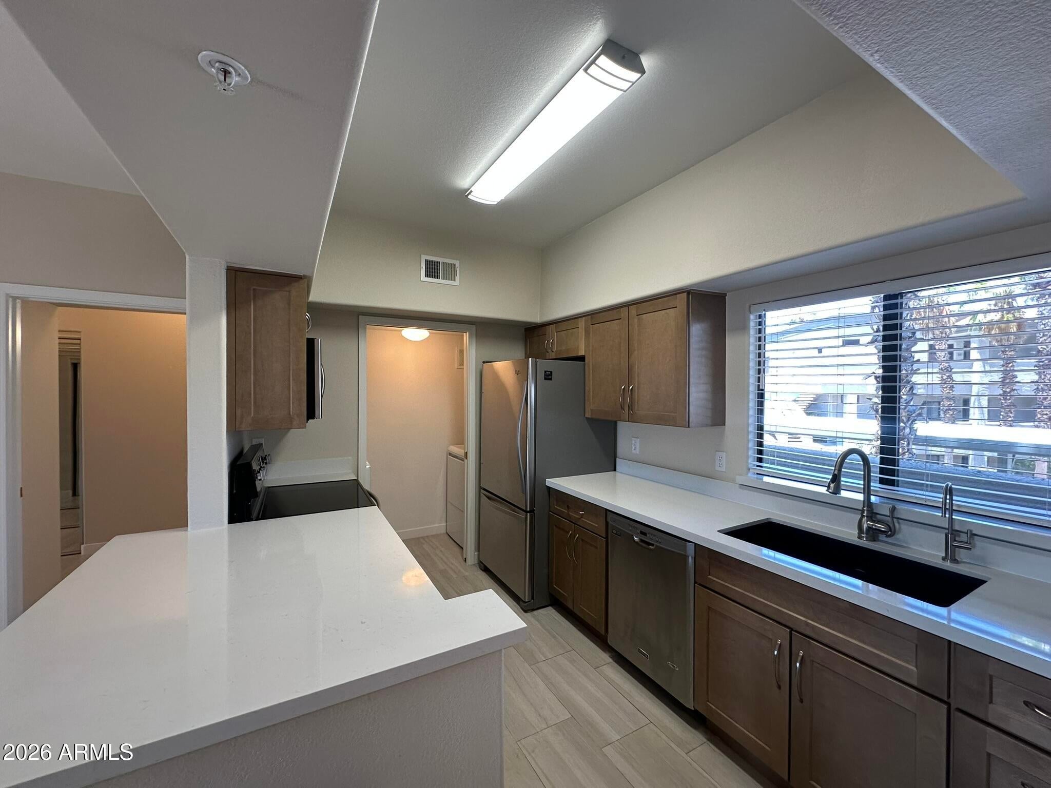 10401 N SAGUARO -- 220