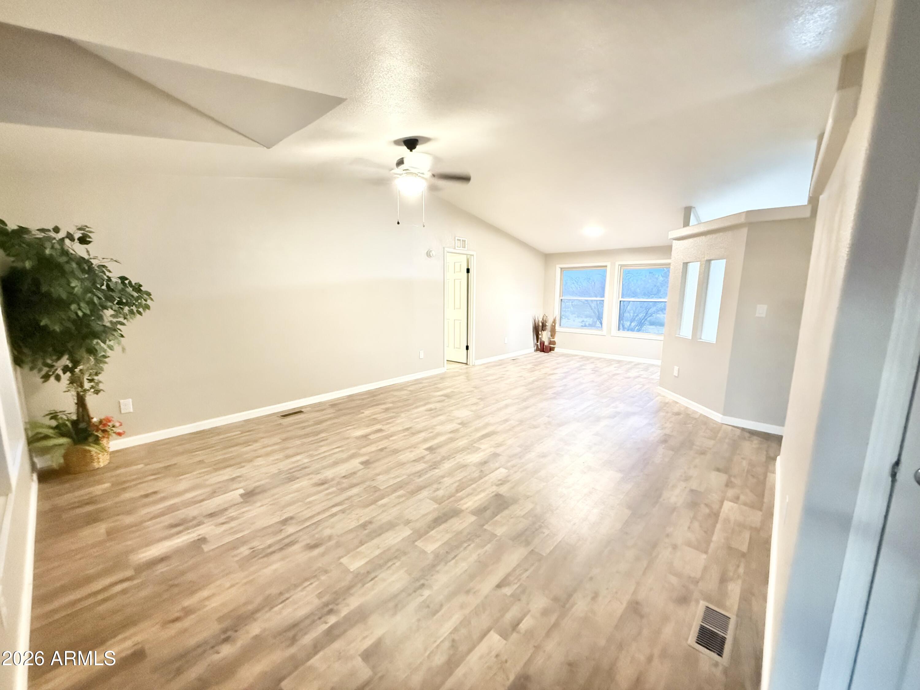 2512 N CALLE SIETE --