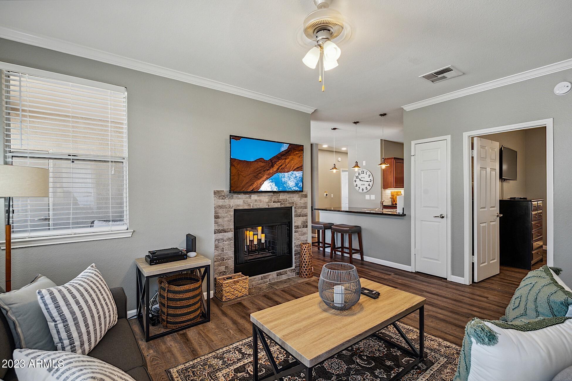 7009 E ACOMA Drive 2121