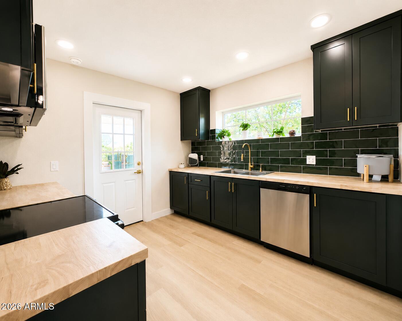 455 W ROOSEVELT Avenue