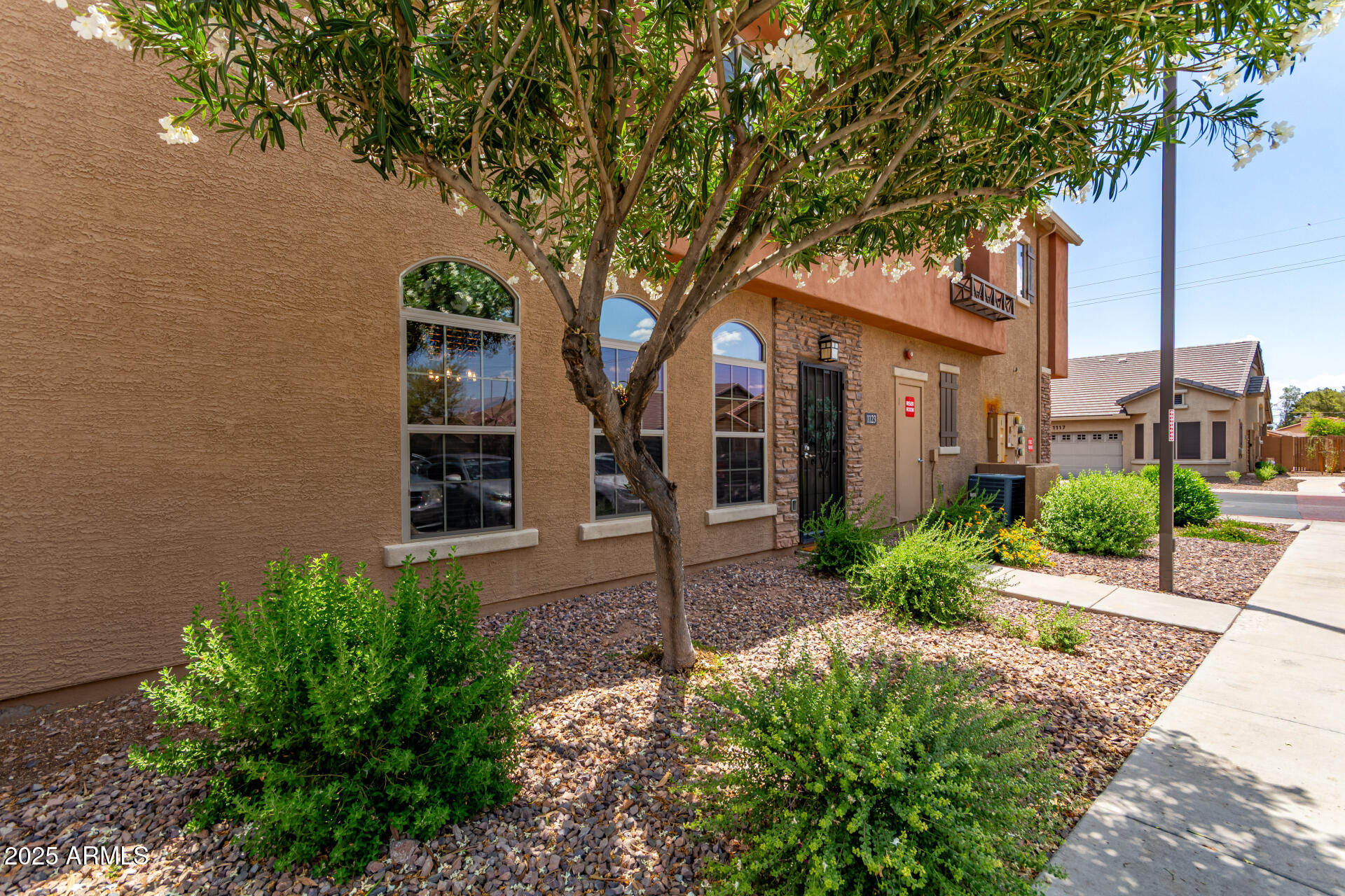 1350 S GREENFIELD Road 1123