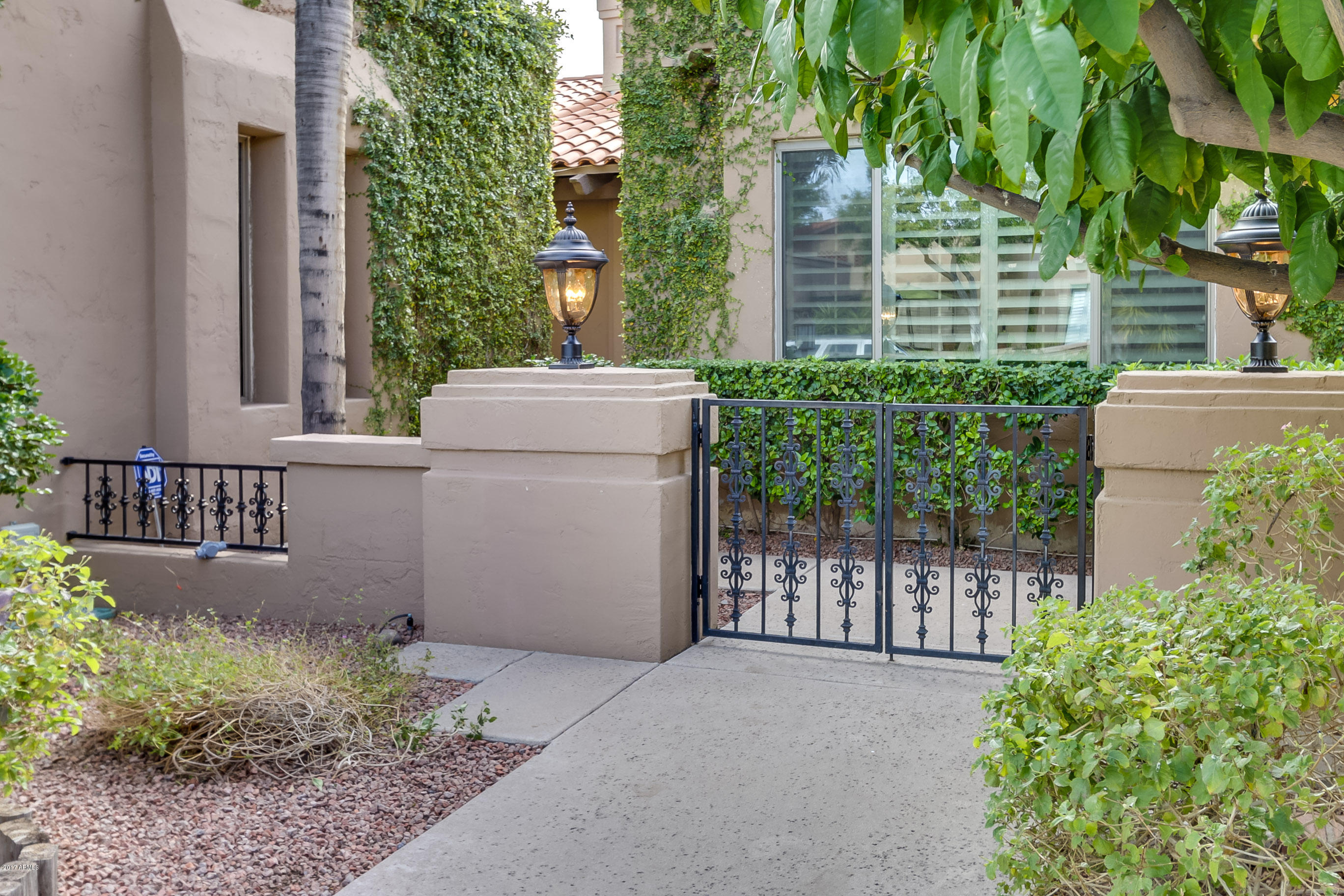 8711 E PARAISO Drive