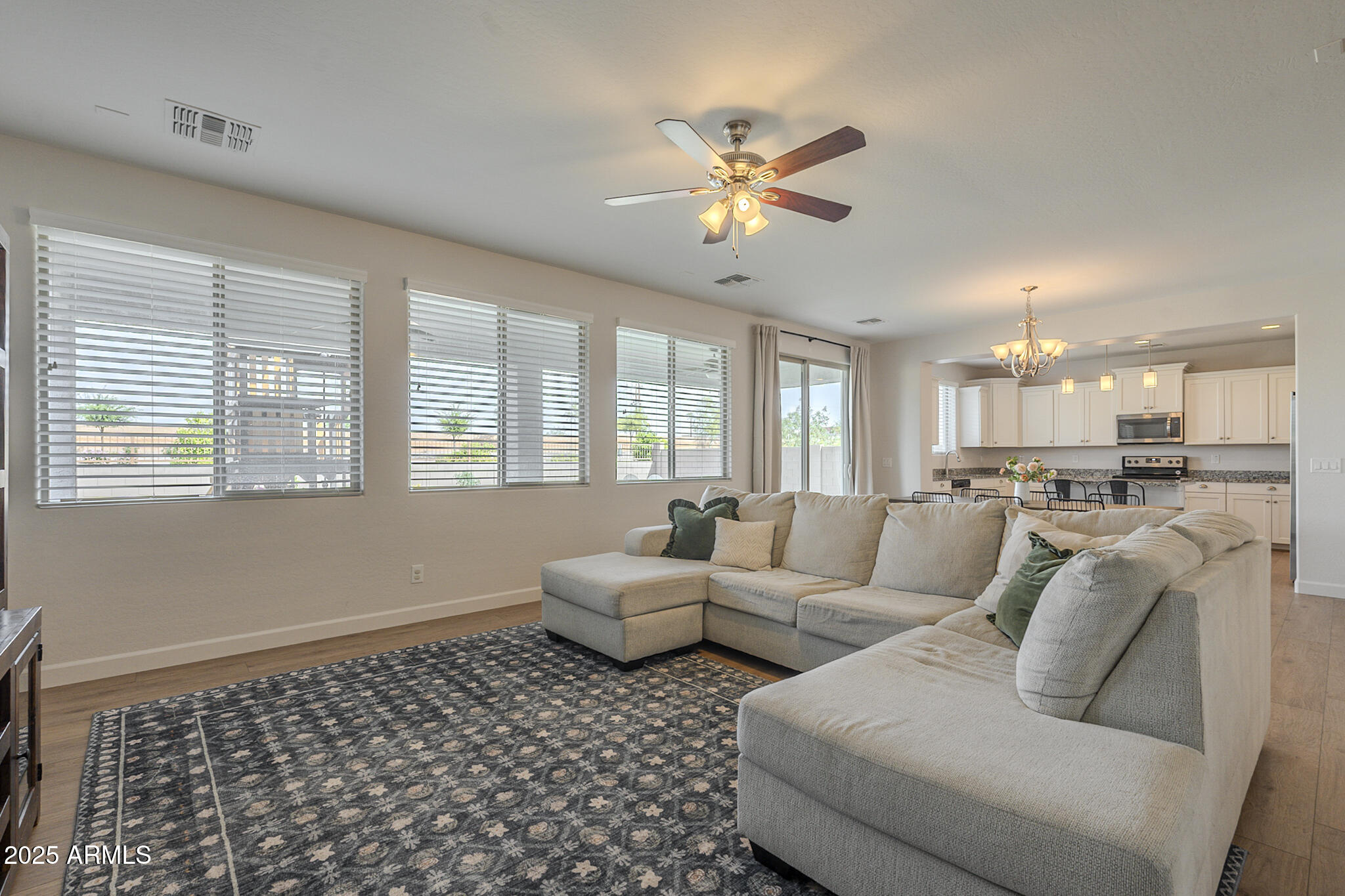 3247 N LOMA Vista